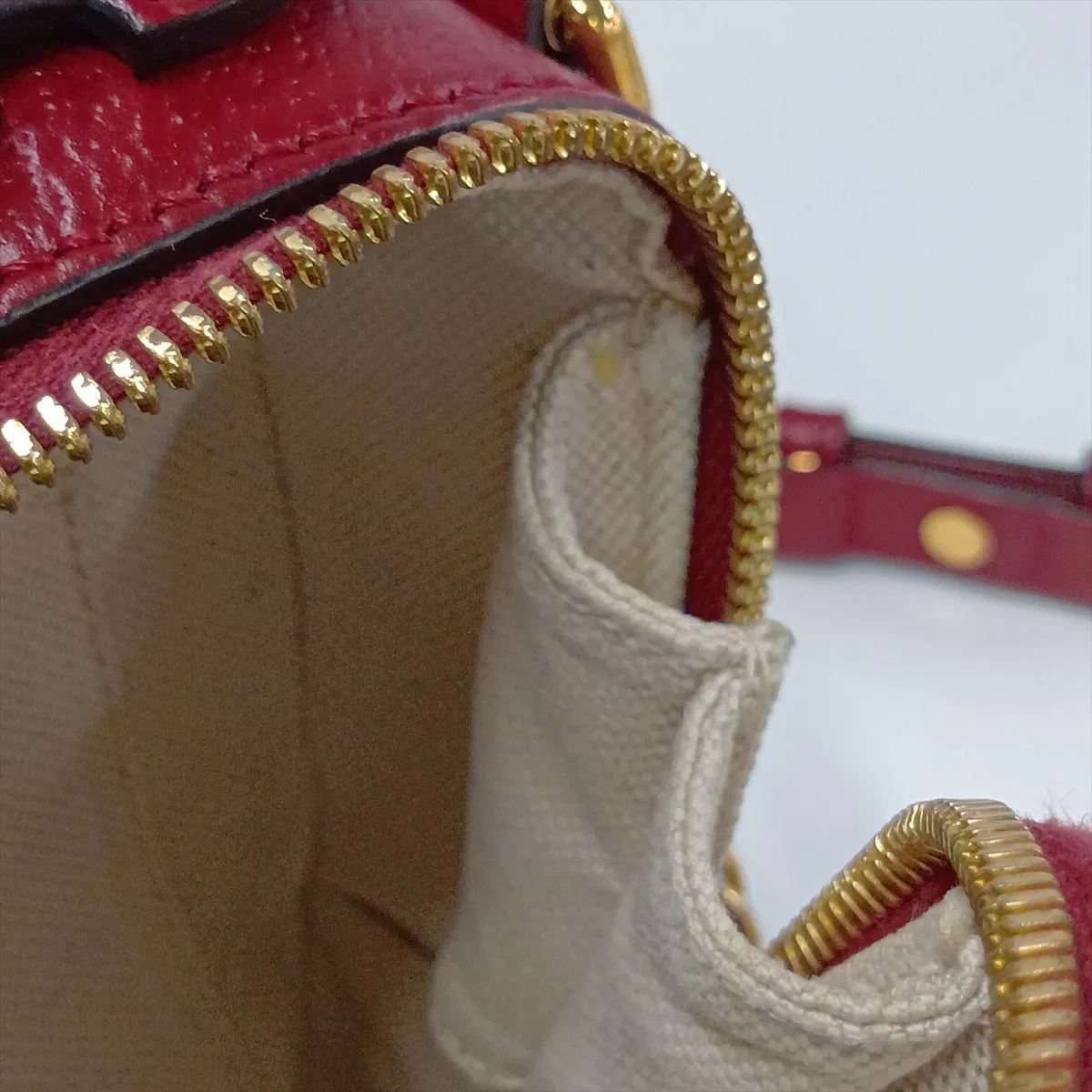 Doraemon x Gucci Mini GG Supreme 655596 PVC x Leather Chain Shoulder Bag Beige x Red — view 10