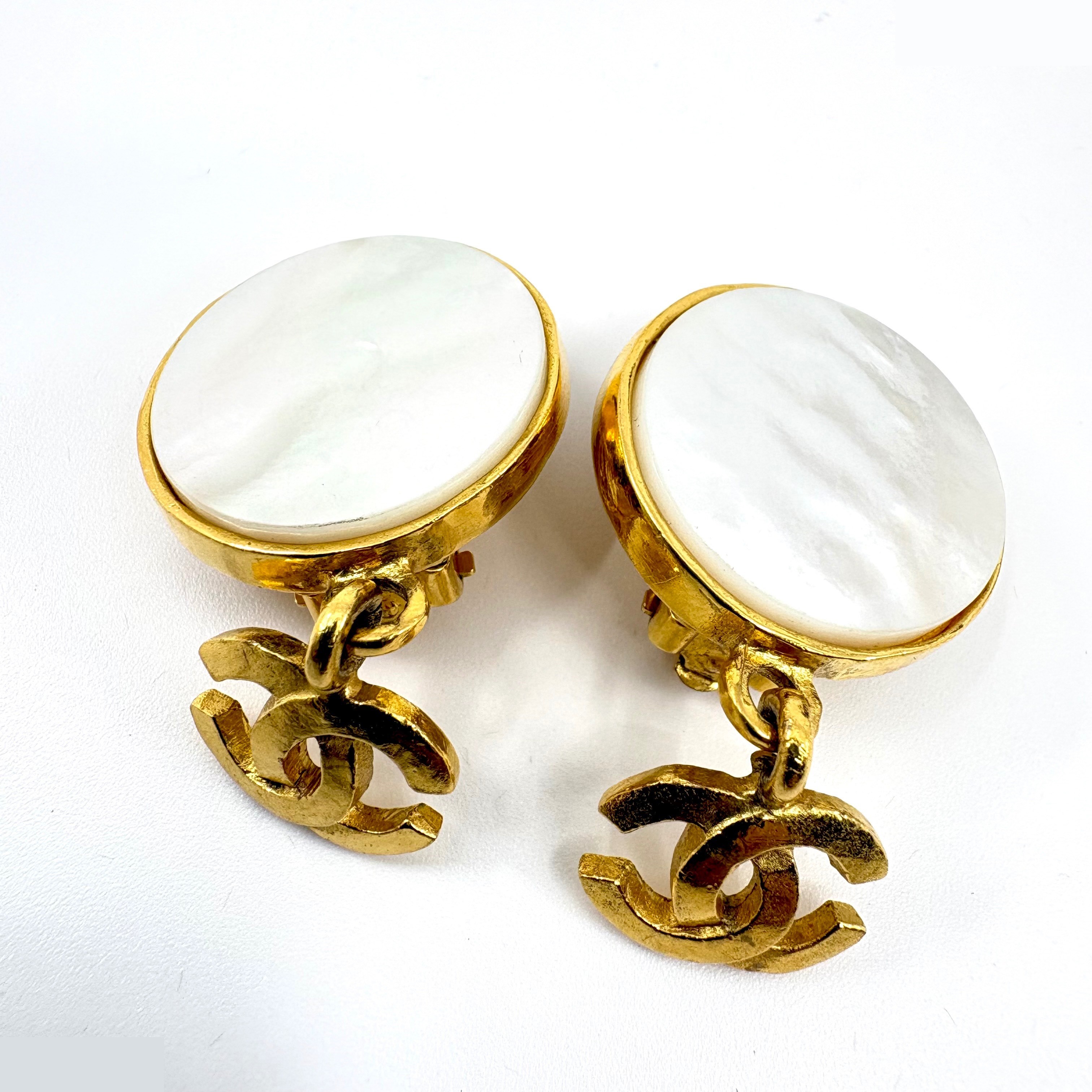 Shell Coco Mark Swing (Precious Metal) Earrings — view 2