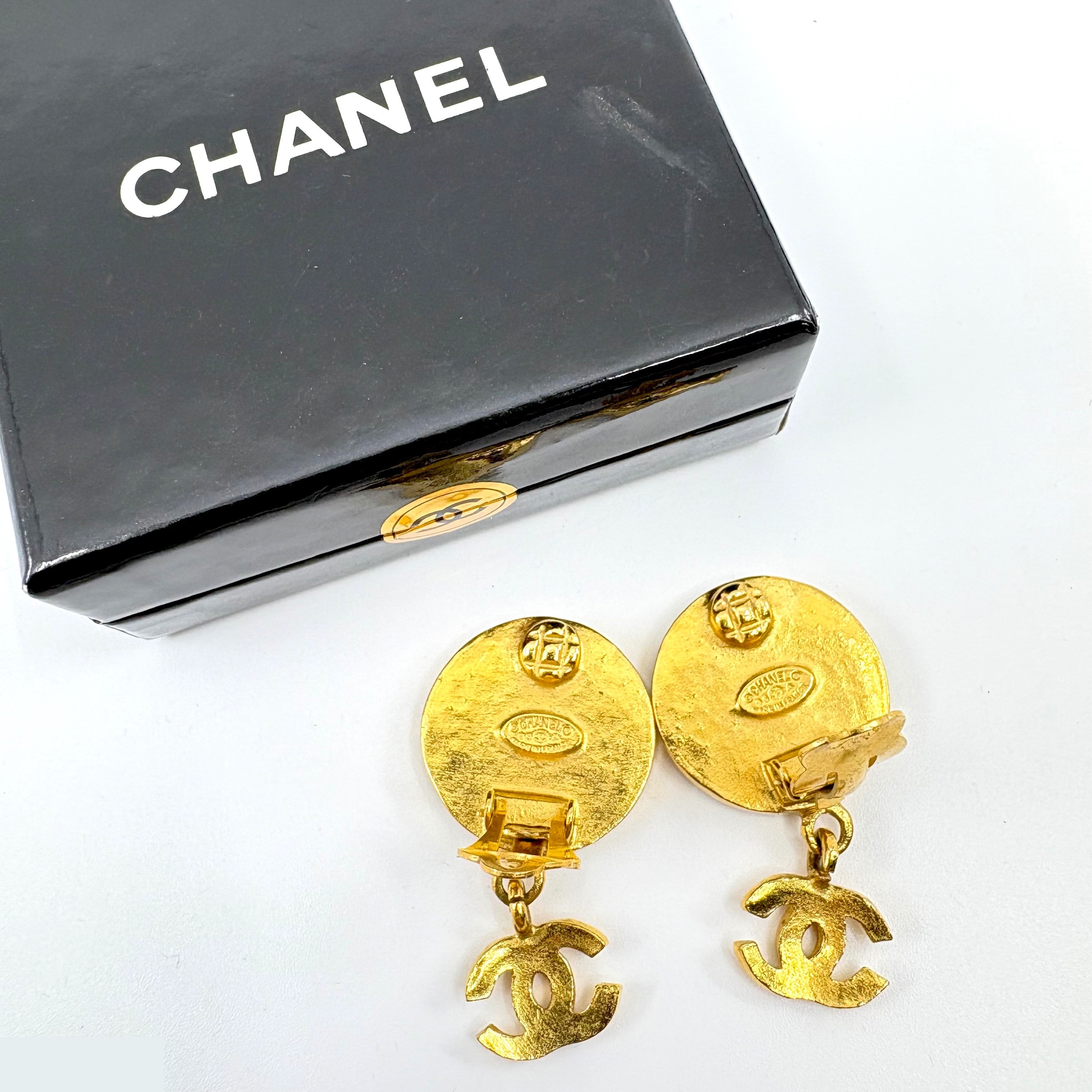 Shell Coco Mark Swing (Precious Metal) Earrings — view 3