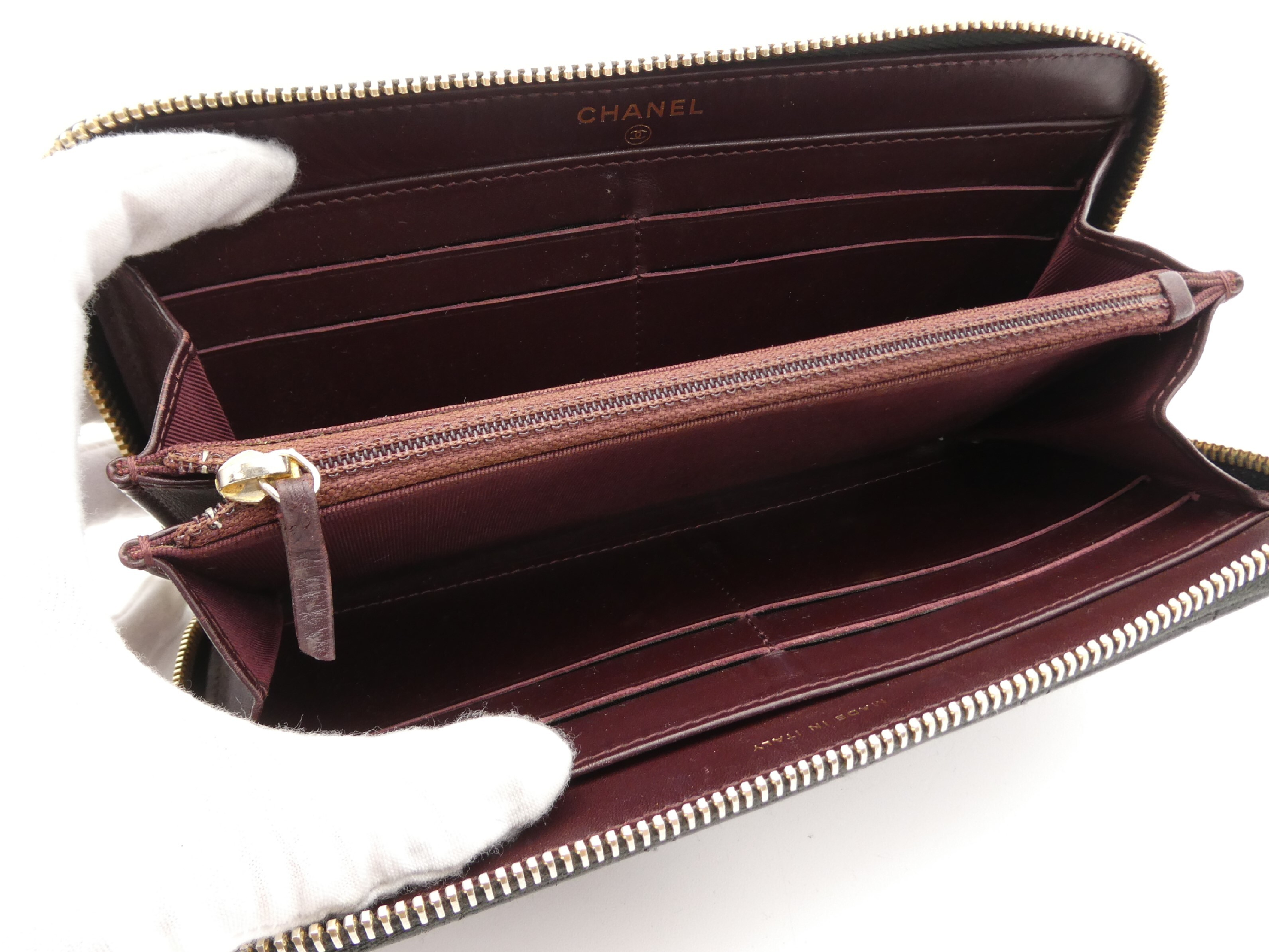 Matelassé Coco Mark Caviar Skin Round Zip Wallet — view 7