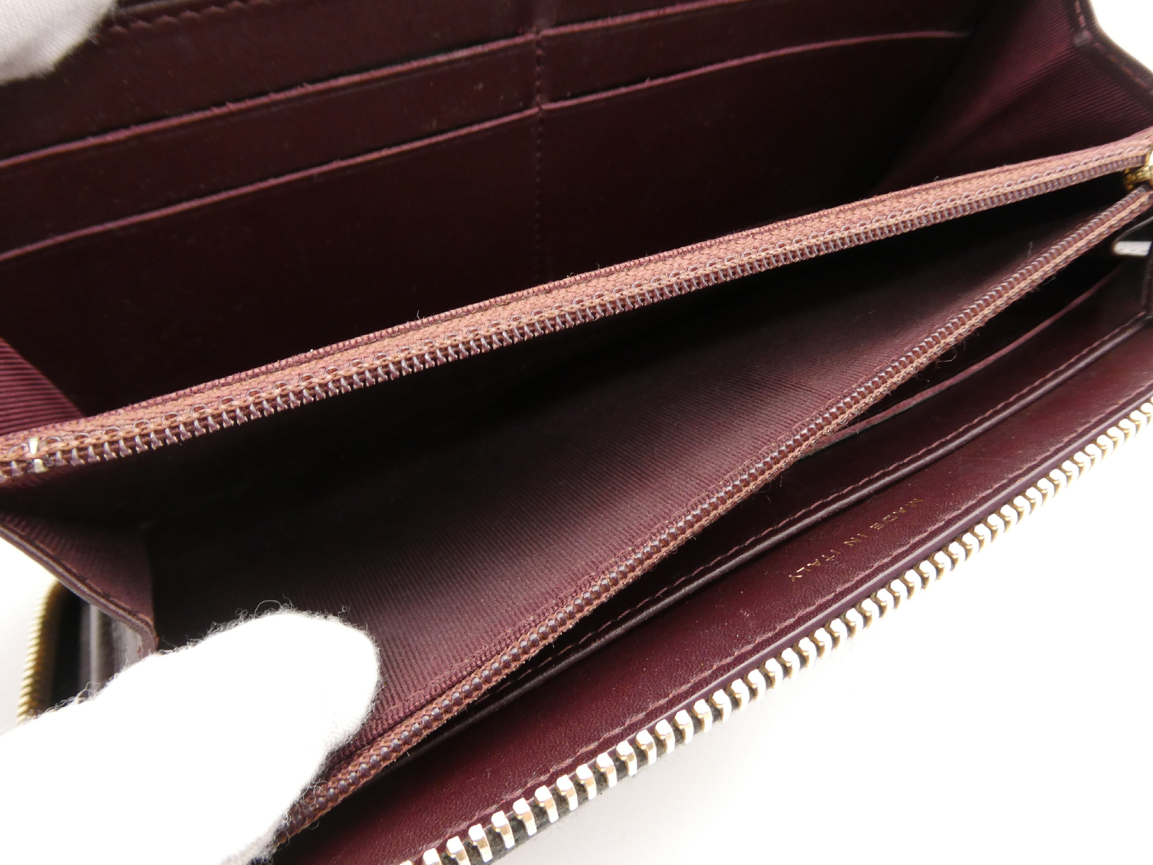 Matelassé Coco Mark Caviar Skin Round Zip Wallet — view 8