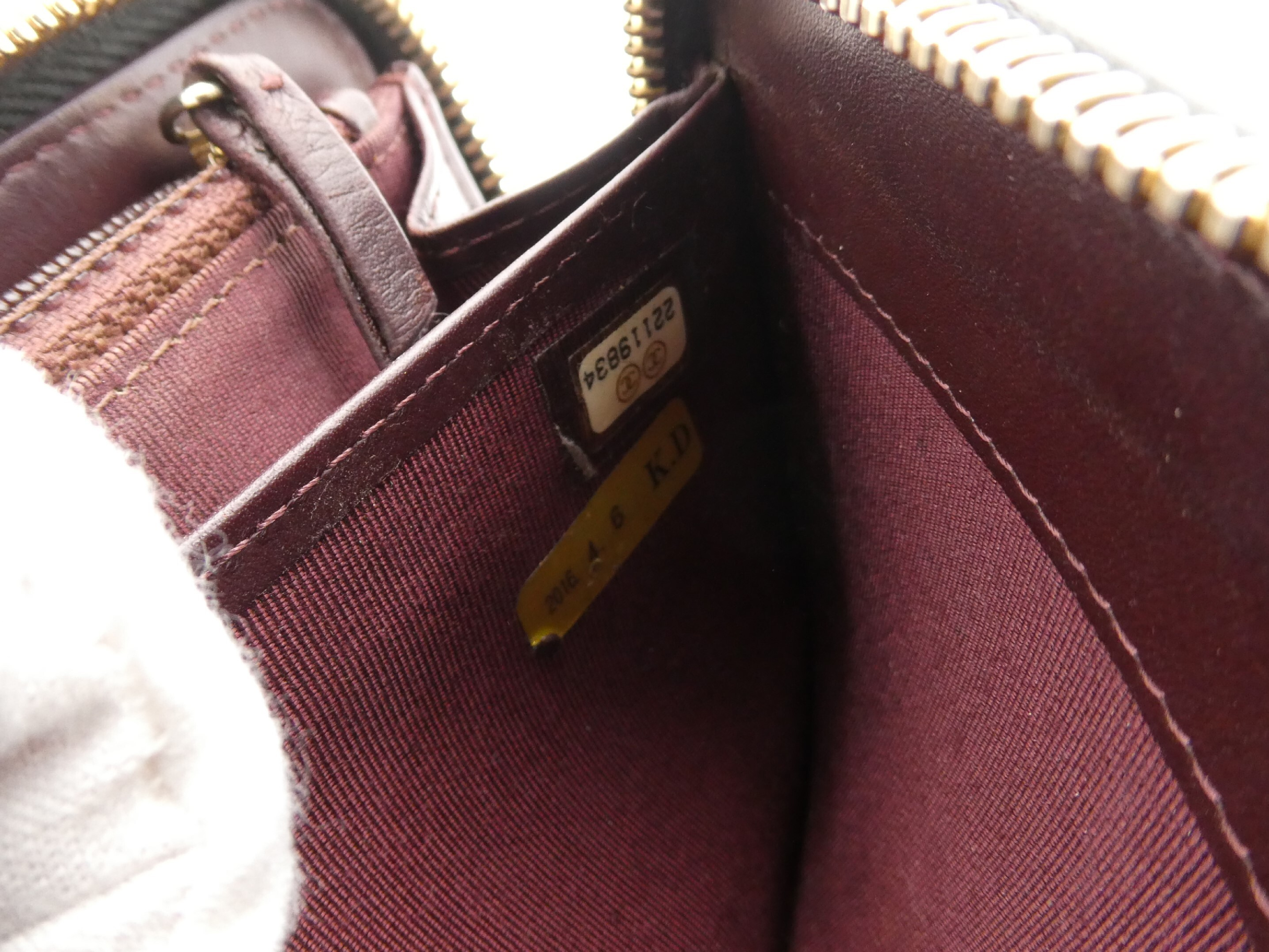 Matelassé Coco Mark Caviar Skin Round Zip Wallet — view 10