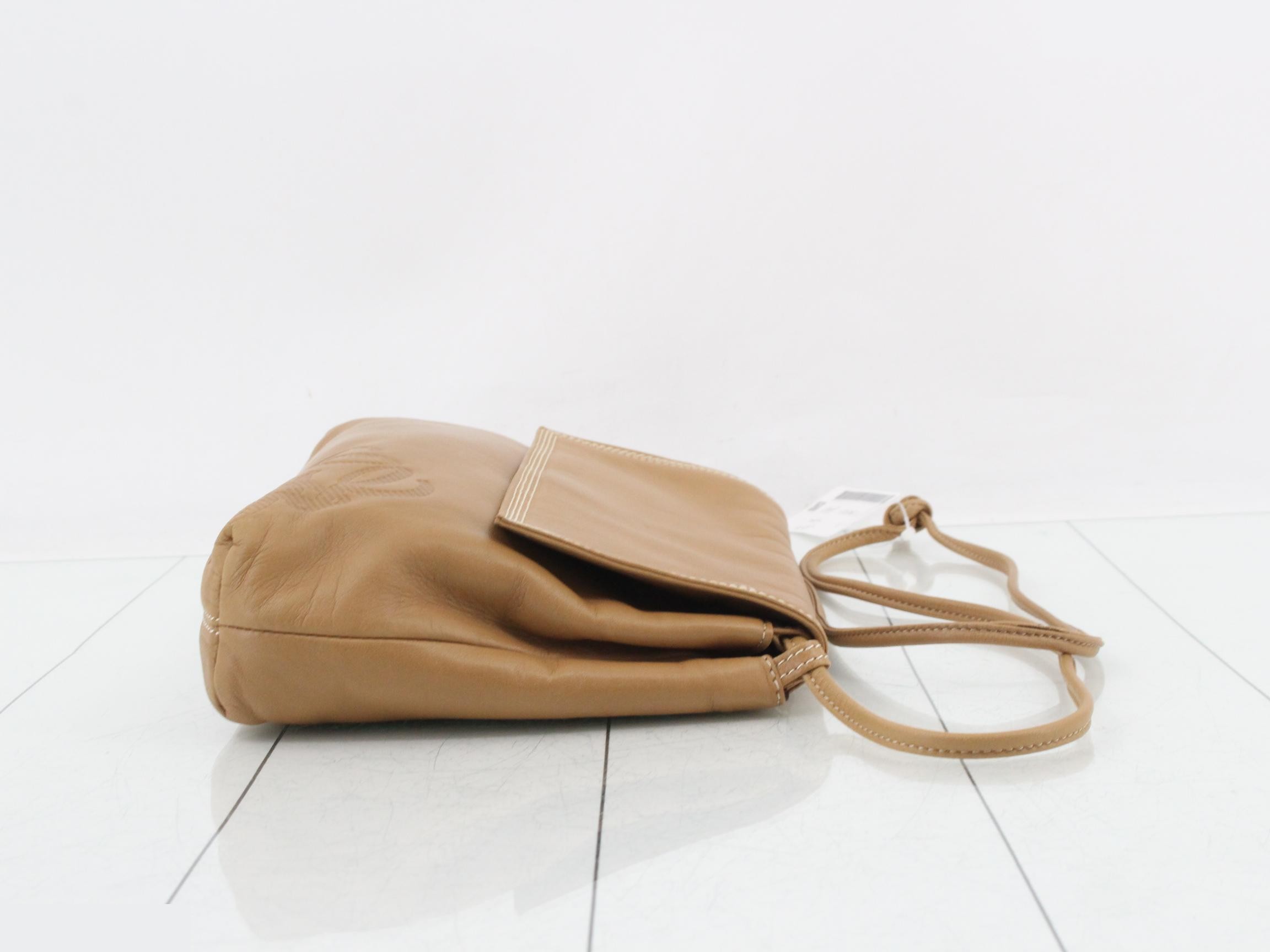 Anagram shoulder bag, leather, brown — view 3