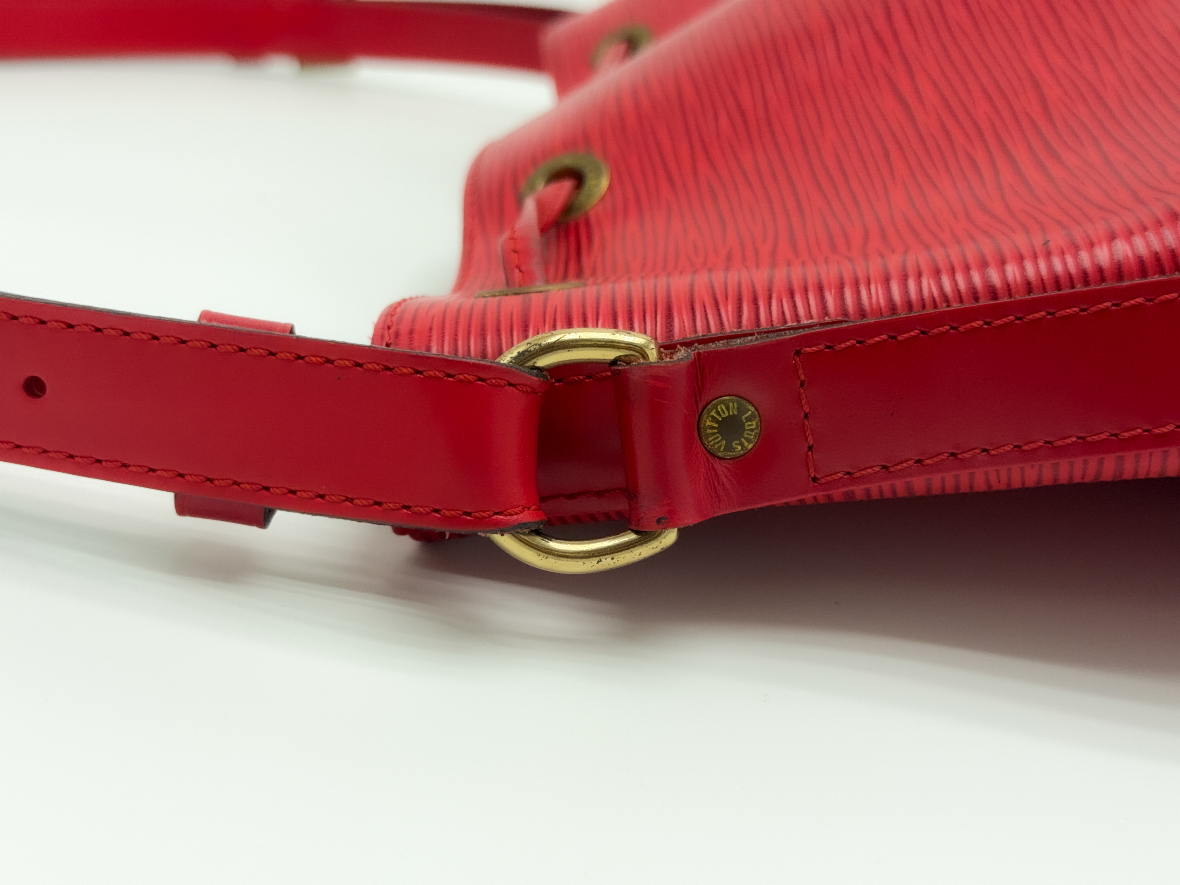 Epi M44107 Petit Noé Castilian Red AR0994 Shoulder Bag — view 5
