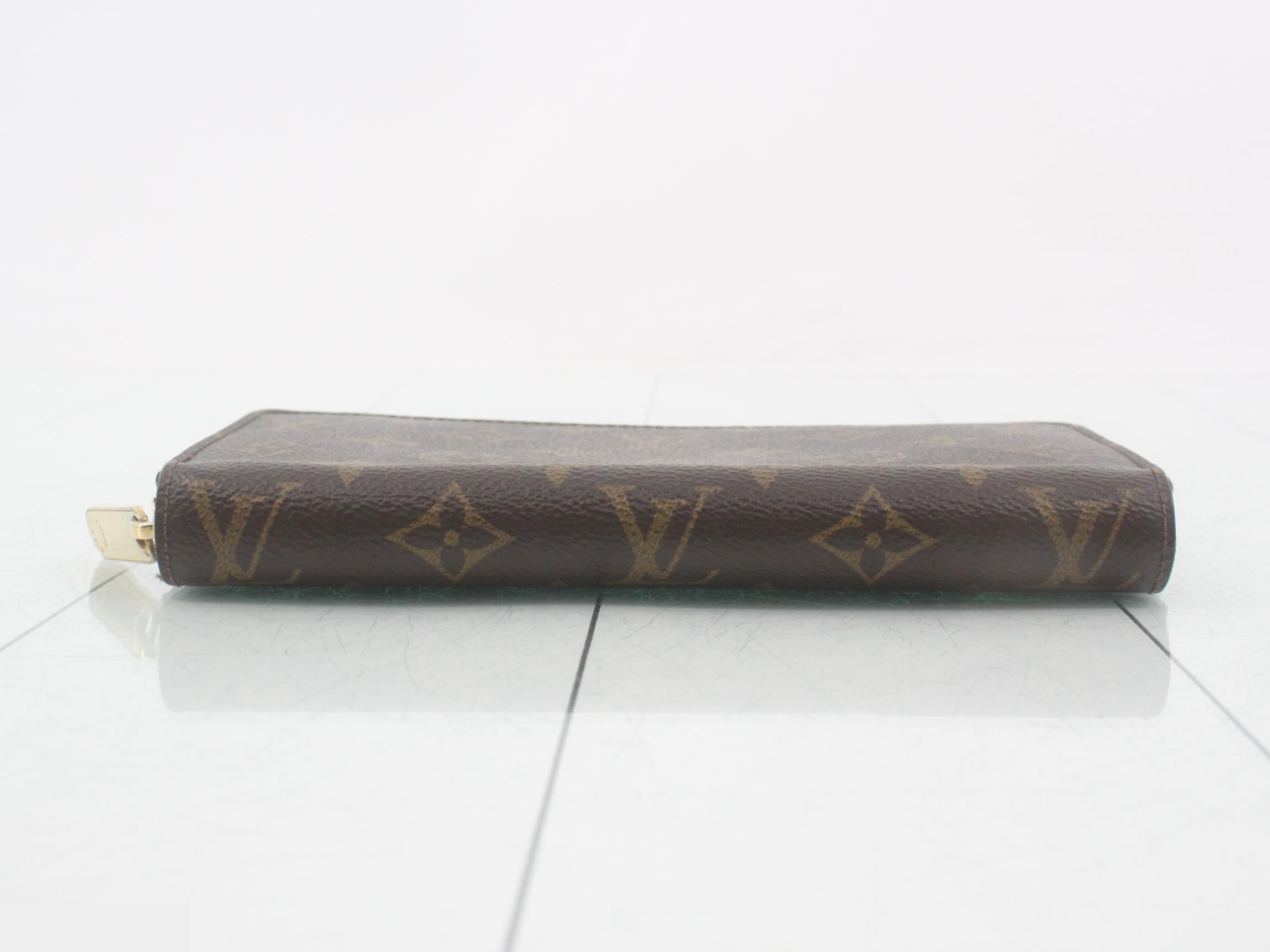 Zippy Wallet Monogram — view 3