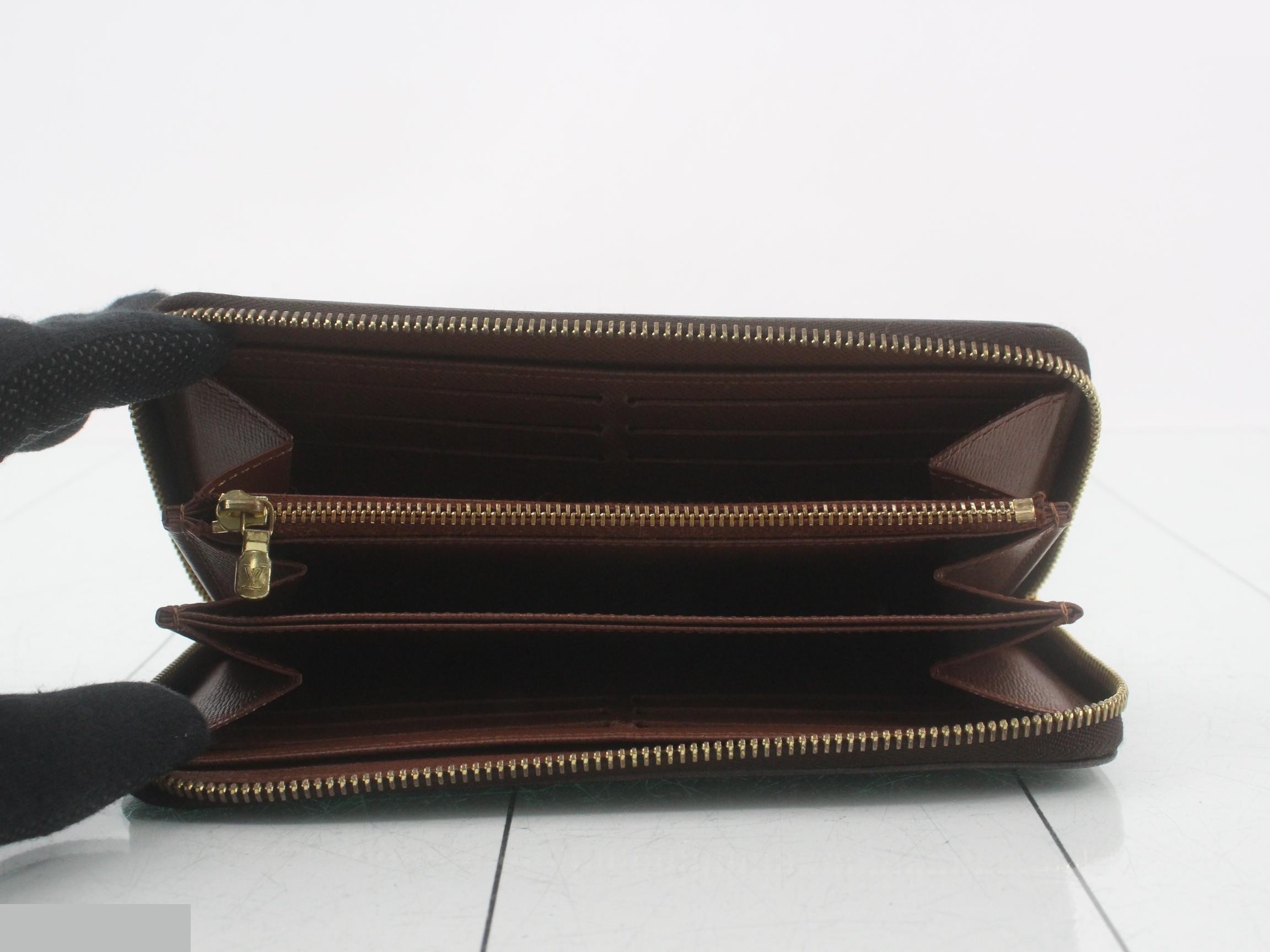 Zippy Wallet Monogram — view 4