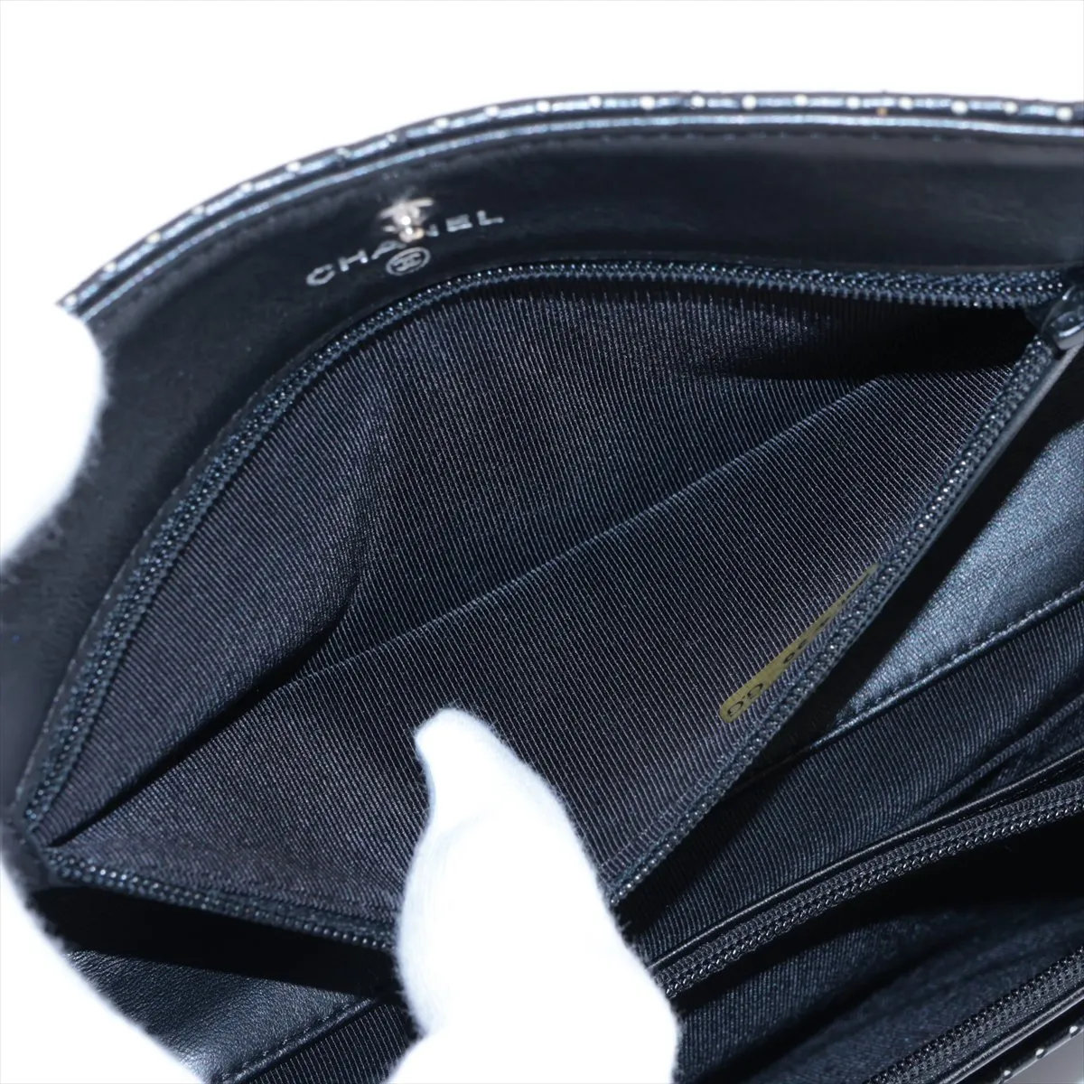 Matelasse perforated leather long wallet black silver hardware 11150882 — view 8
