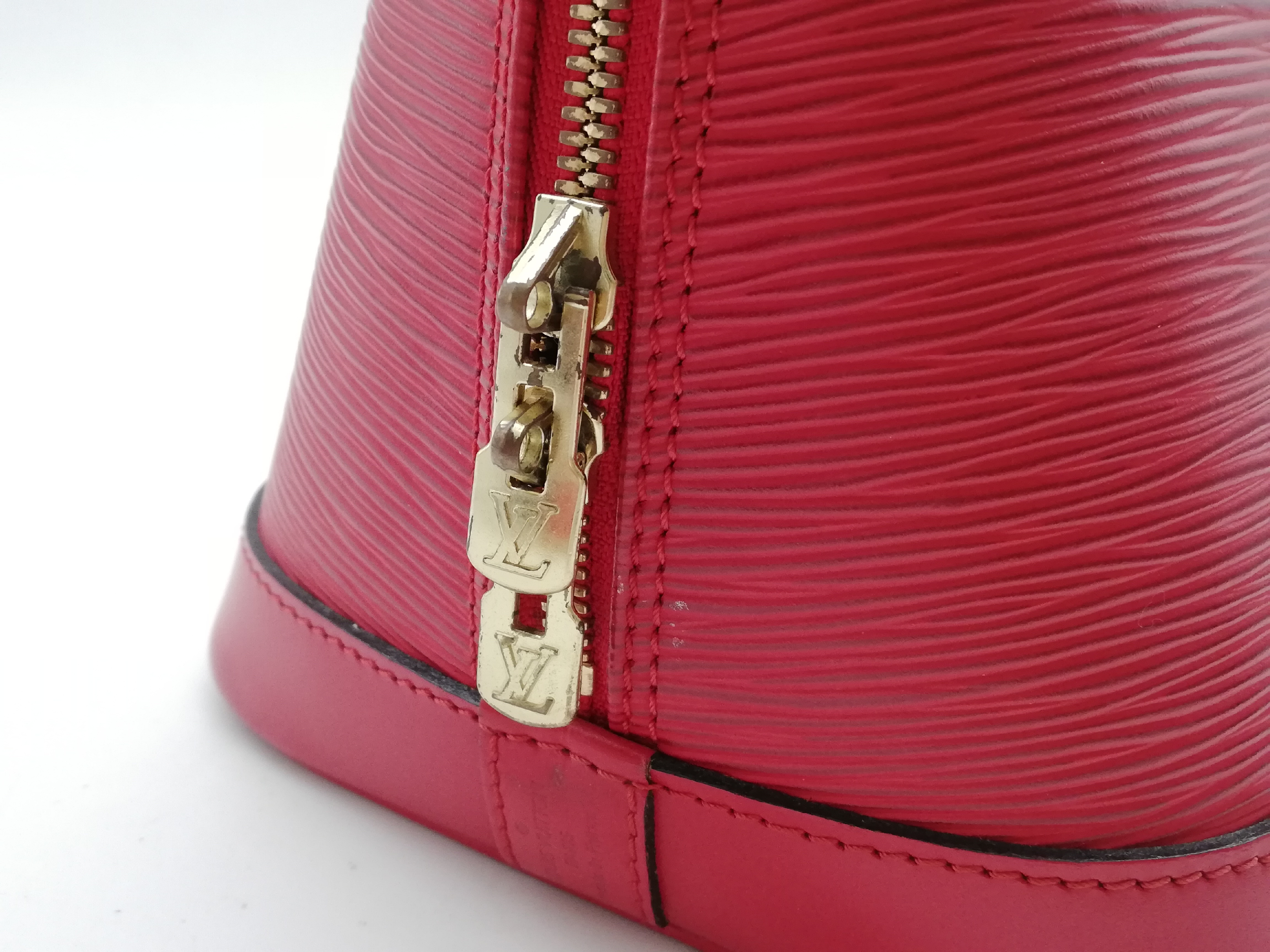 Epi Alma M52147 Handbag — view 10