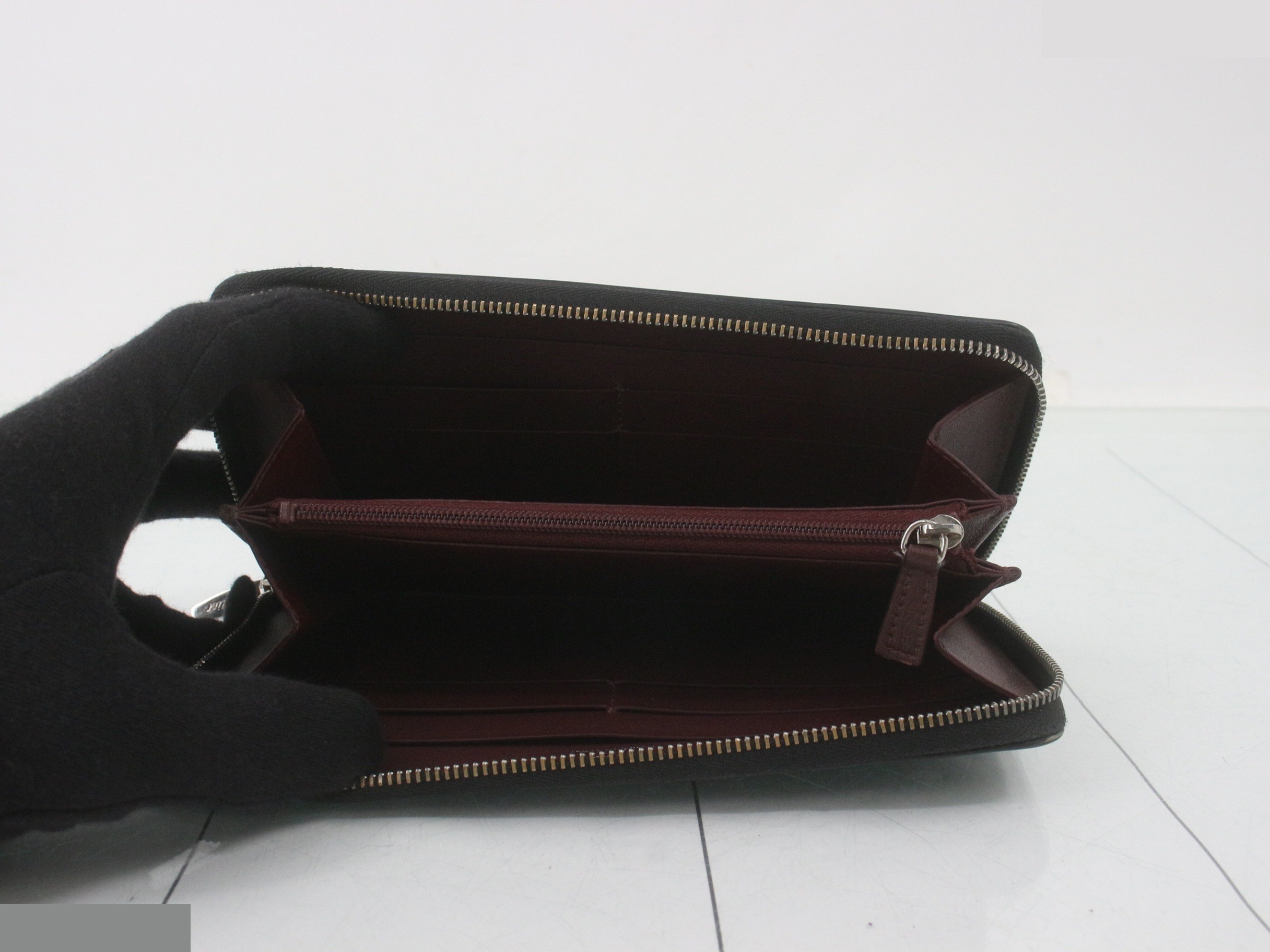 Must de Cartier round zipper long wallet, calf leather, black x black — view 4