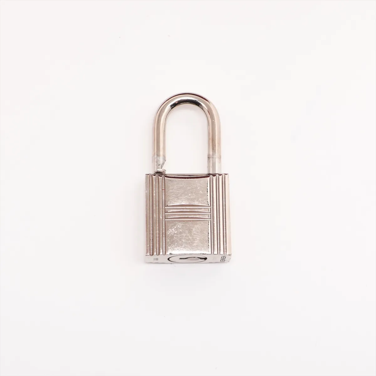 Victoria 35, Taurillon Clemence leather, Rouge Garance, silver hardware. P: 2012. Clochette strap torn. — view 11