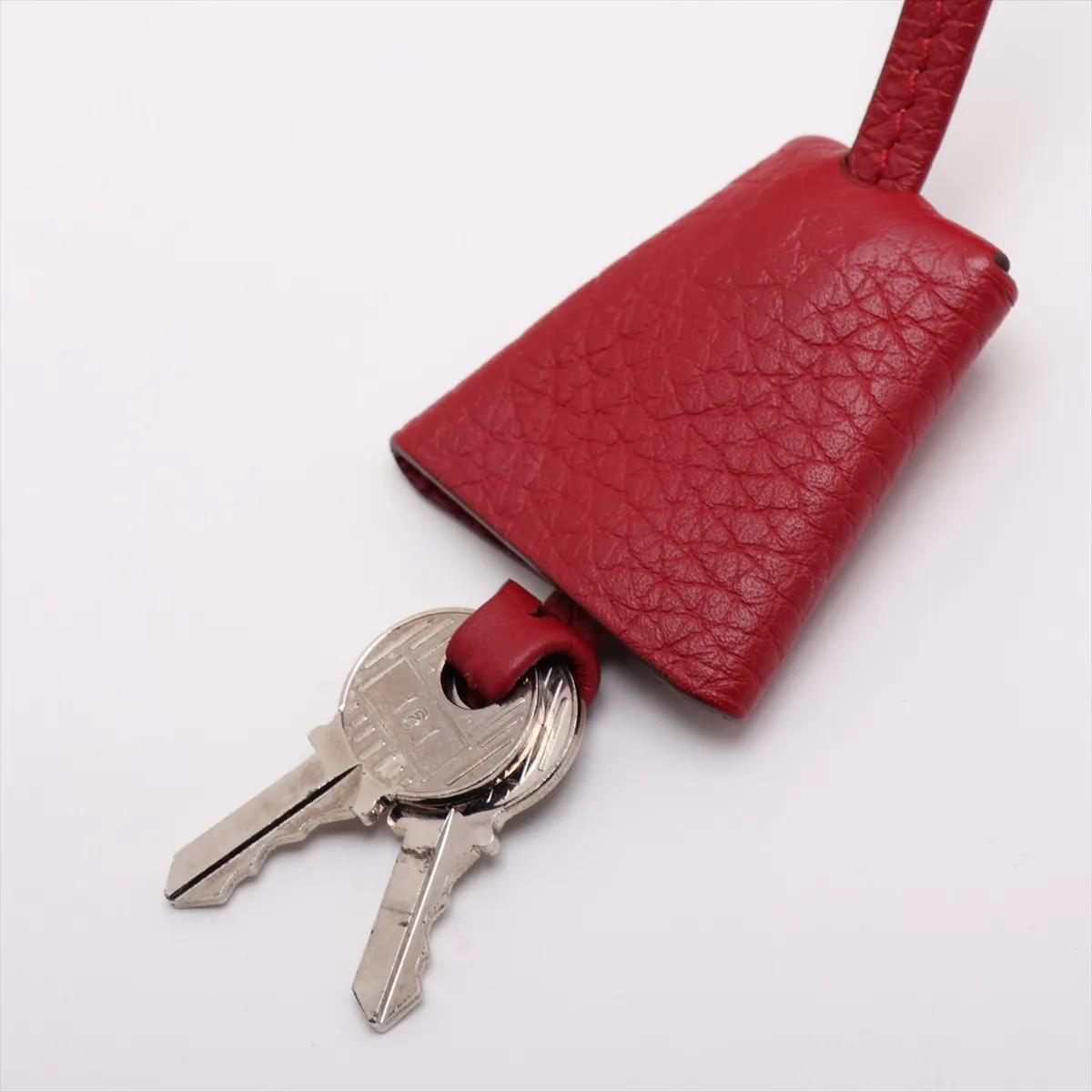 Victoria 35, Taurillon Clemence leather, Rouge Garance, silver hardware. P: 2012. Clochette strap torn. — view 10