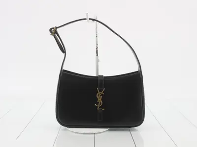 LE5A7 Leather One-Shoulder Bag, Black
