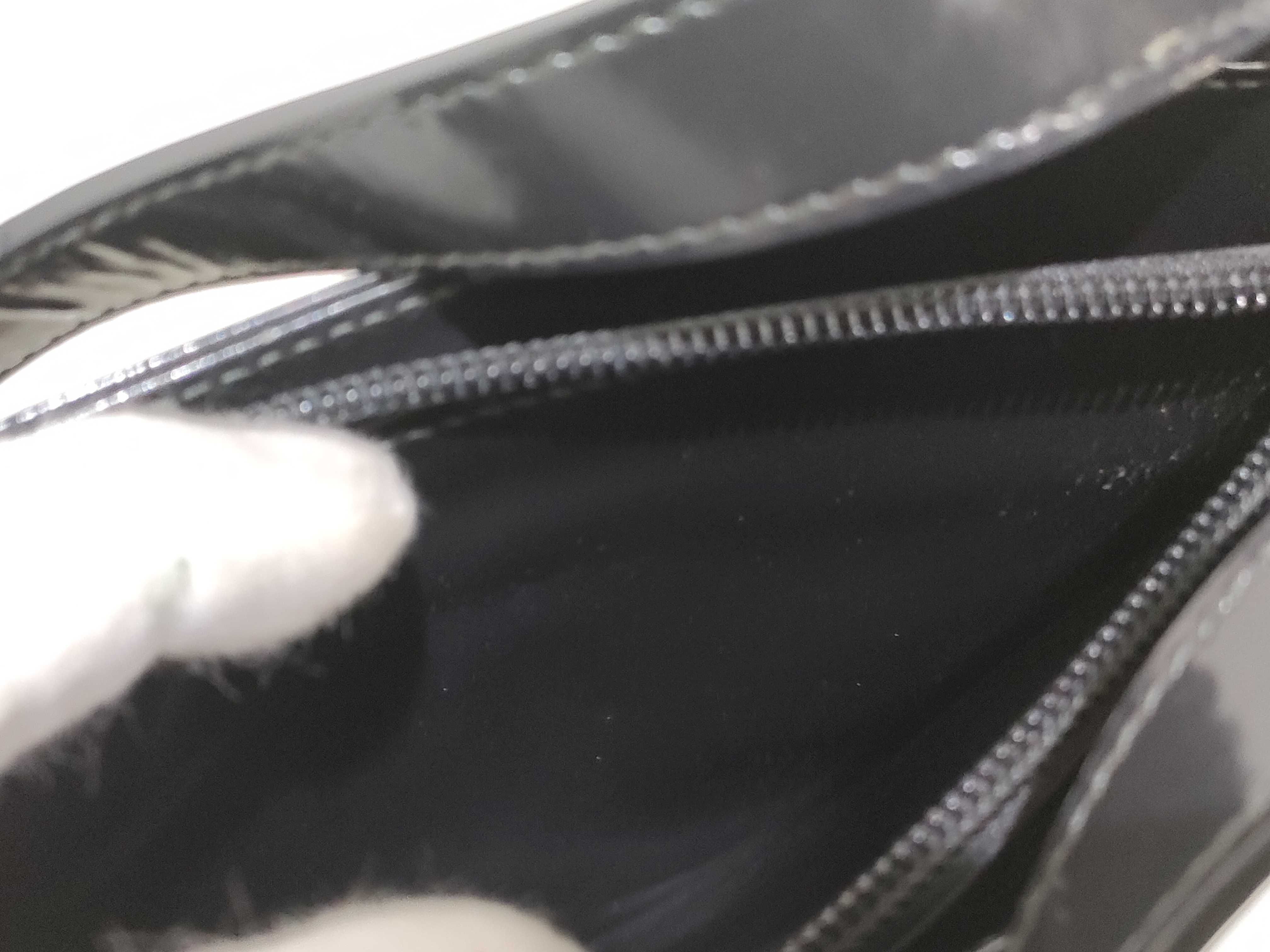 Horsebit Shoulder Bag — view 9