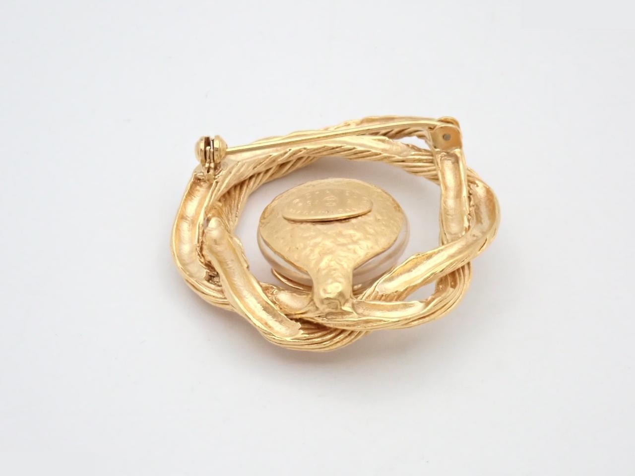 Twist Circle Pearl Brooch 94A — view 2