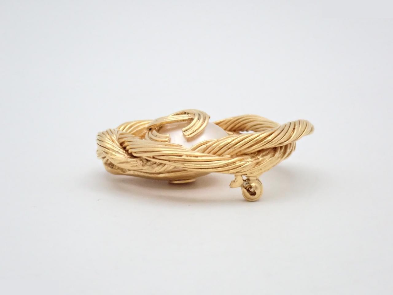Twist Circle Pearl Brooch 94A — view 3