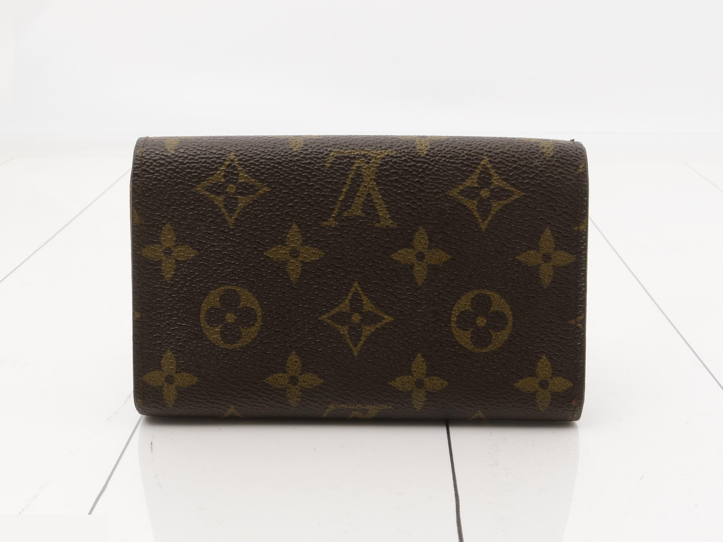 wallet — view 2