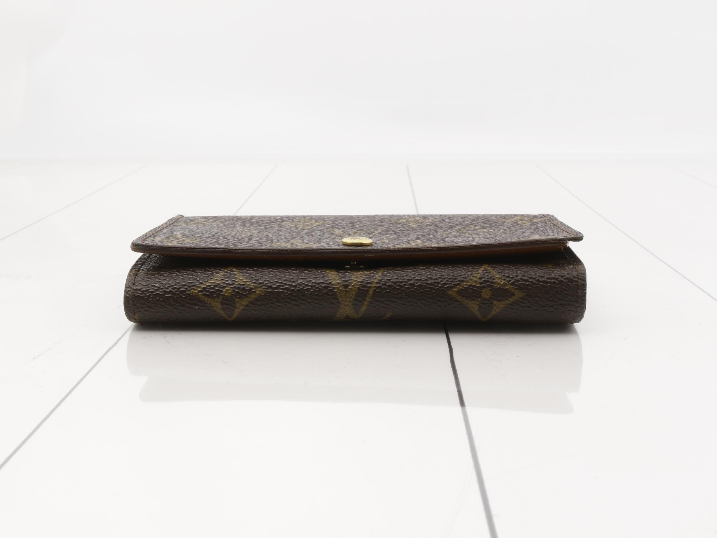 wallet — view 3
