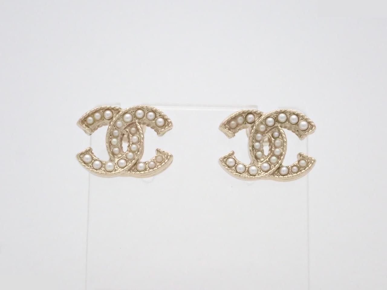 earrings, A21V, Coco Mark, pearl, gold, 1.5cm wide.