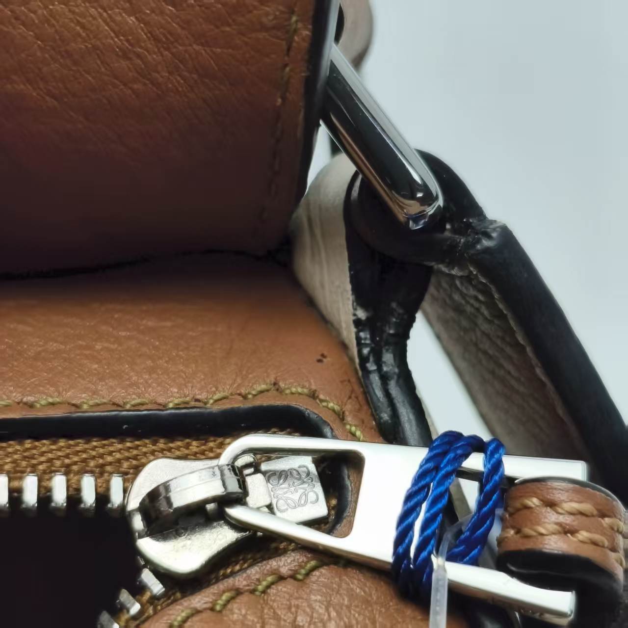 【*Shipped from: China*】LOEWE Puzzle Leather Shoulder Bag — view 11