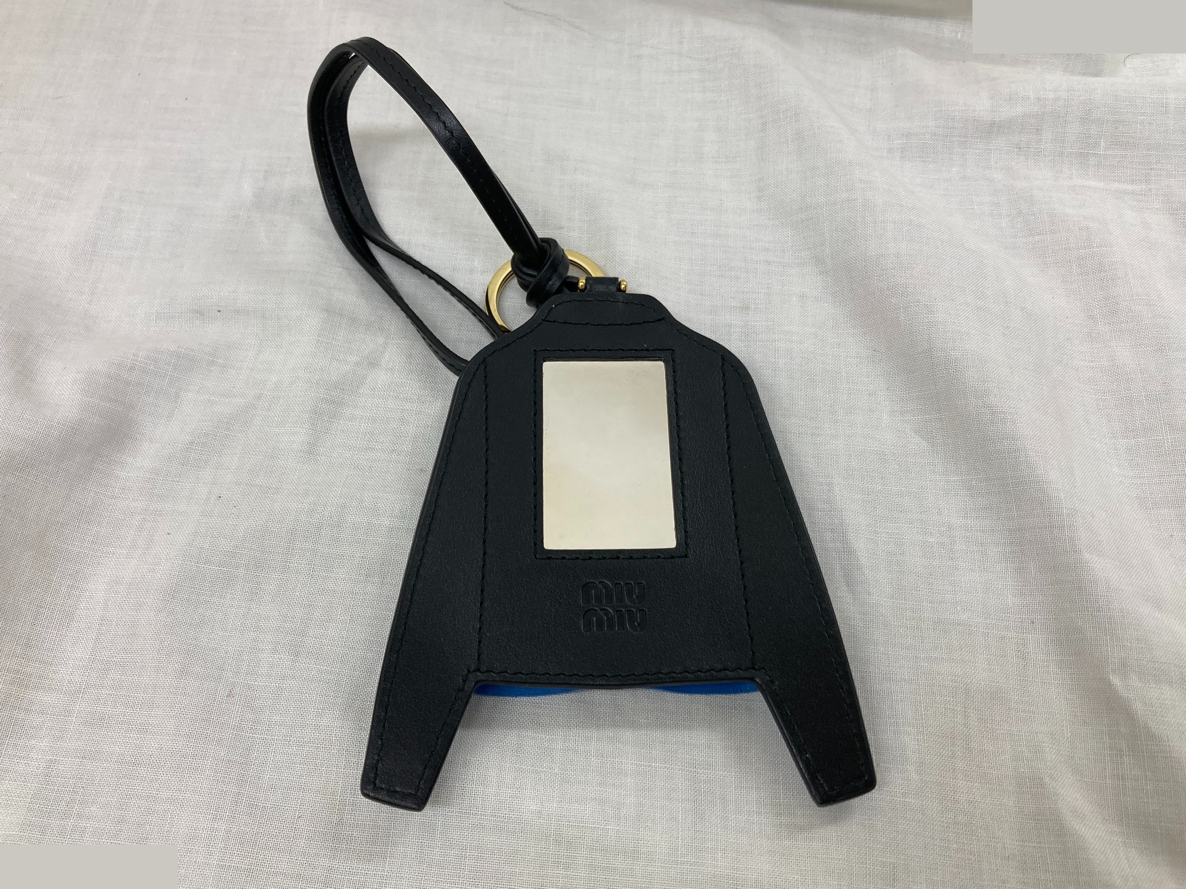 Other items: Small accessories, phone straps, keychains — view 2