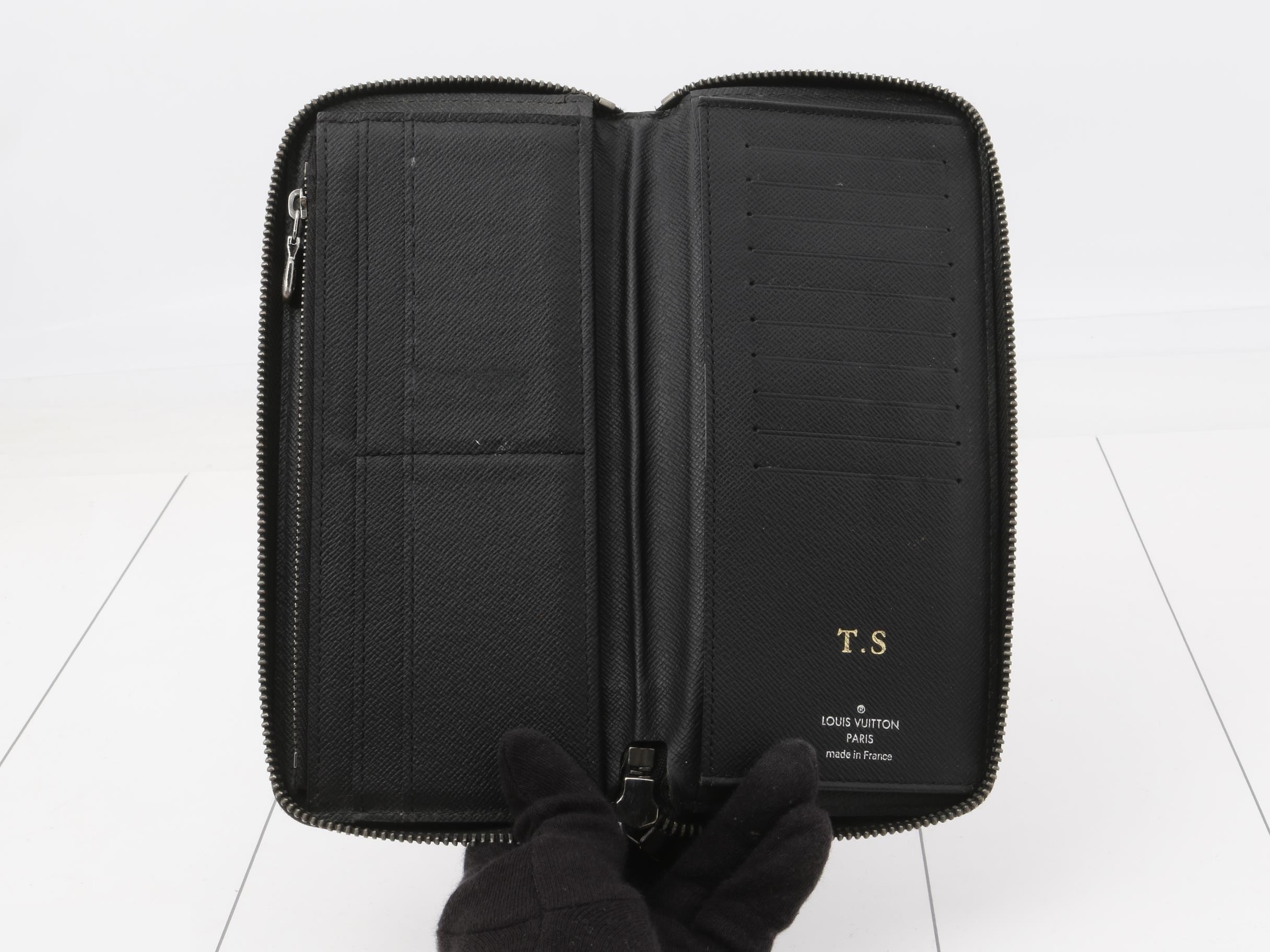 M62295 Zippy Wallet Vertical — view 4