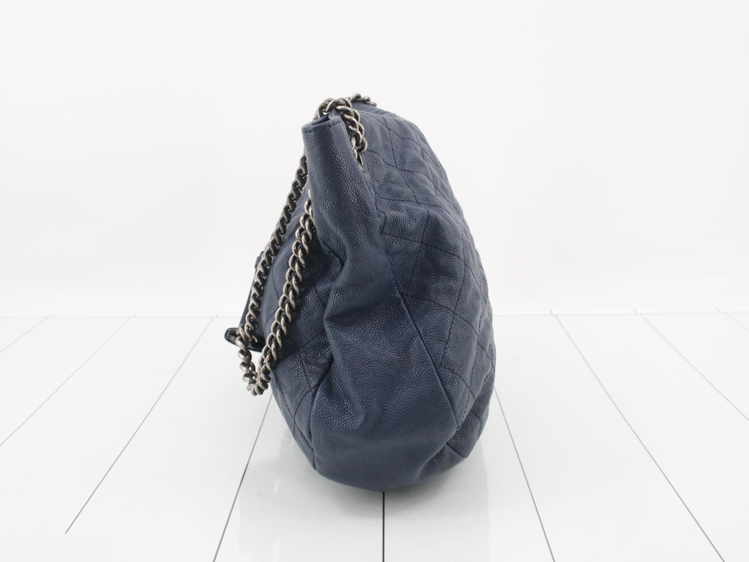 Matelassé (Bag) Chain Shoulder Bag Caviar Leather — view 3