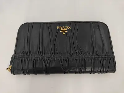 Gathered Leather Round Long Wallet Black Wallet