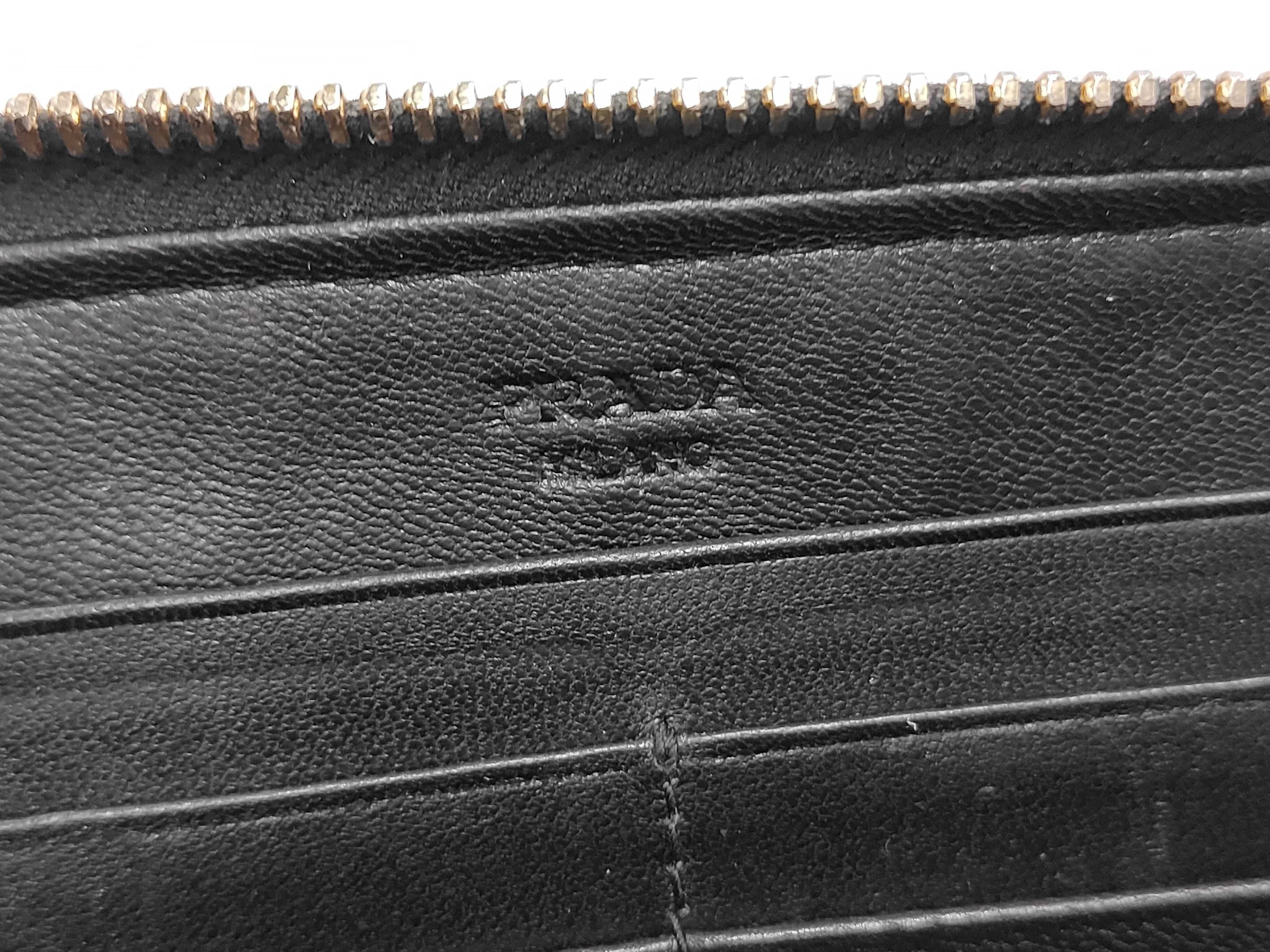 Gathered Leather Round Long Wallet Black Wallet — view 6