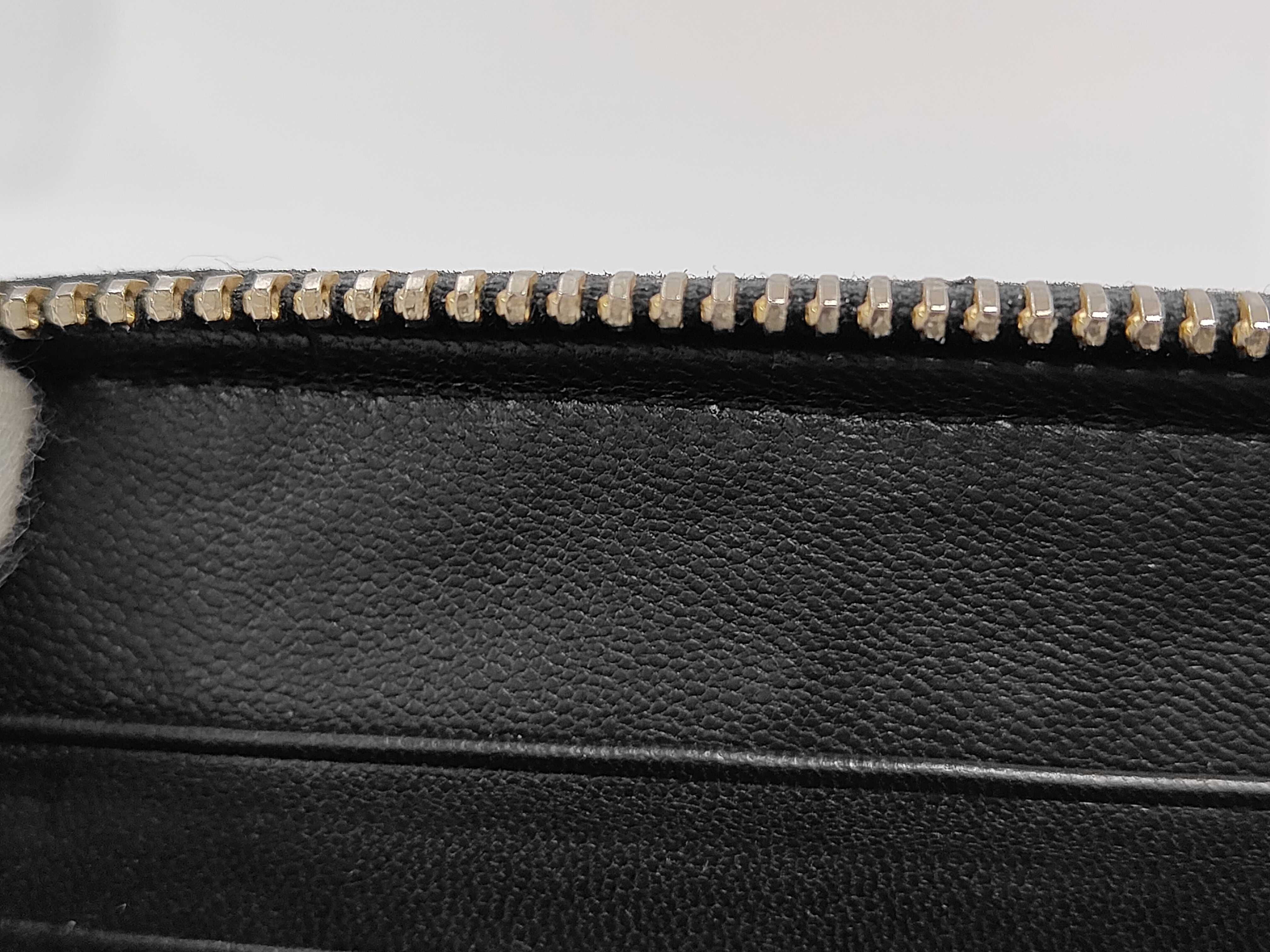 Gathered Leather Round Long Wallet Black Wallet — view 9