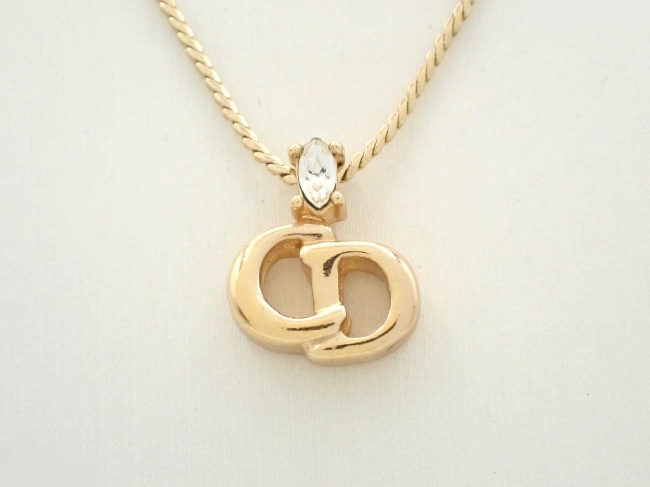 Gold necklace, chain approximately 44cm