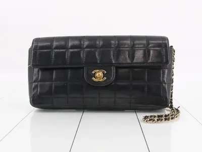 Chocolate bar rum chain shoulder bag with sticker