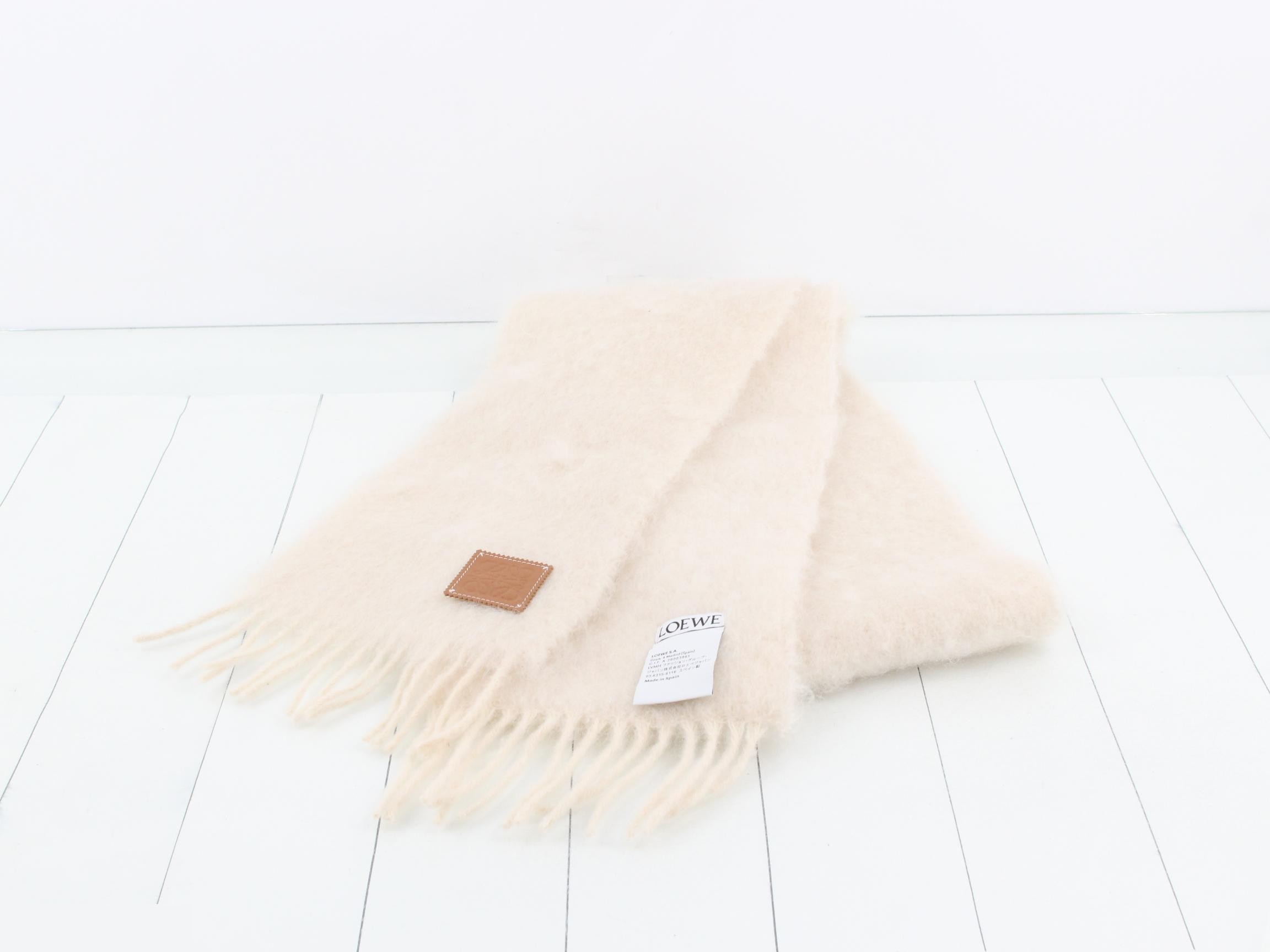 Other lines: Small items, accessories, and scarves — view 2