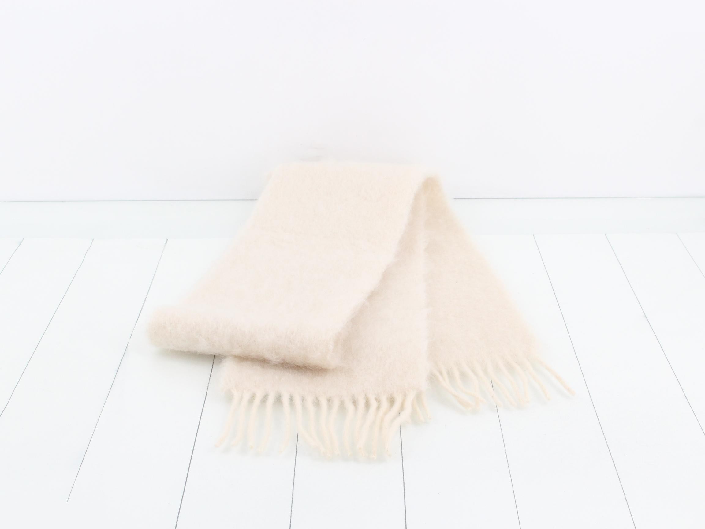 Other lines: Small items, accessories, and scarves — view 3