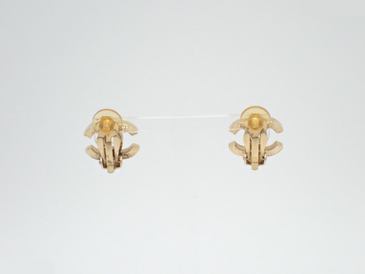 Earrings with Coco Mark design, gold — view 2