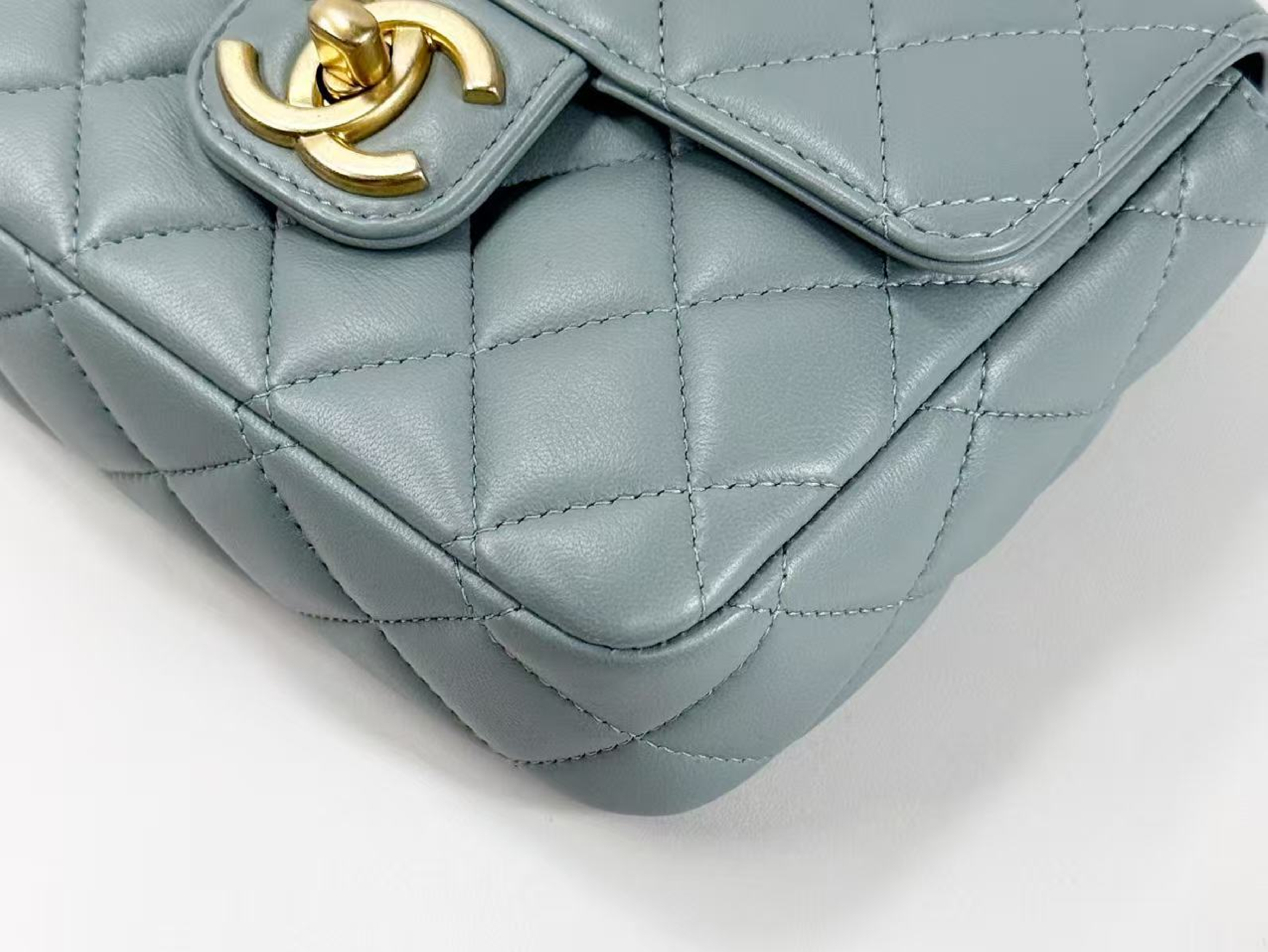 Mini Mattress Coco Coin Charm, Smoky Blue, W16/H13/D4cm (approx.), with dust bag and serial number plate. Vintage gold hardware. Shoulder bag. J9L52X12. — view 10