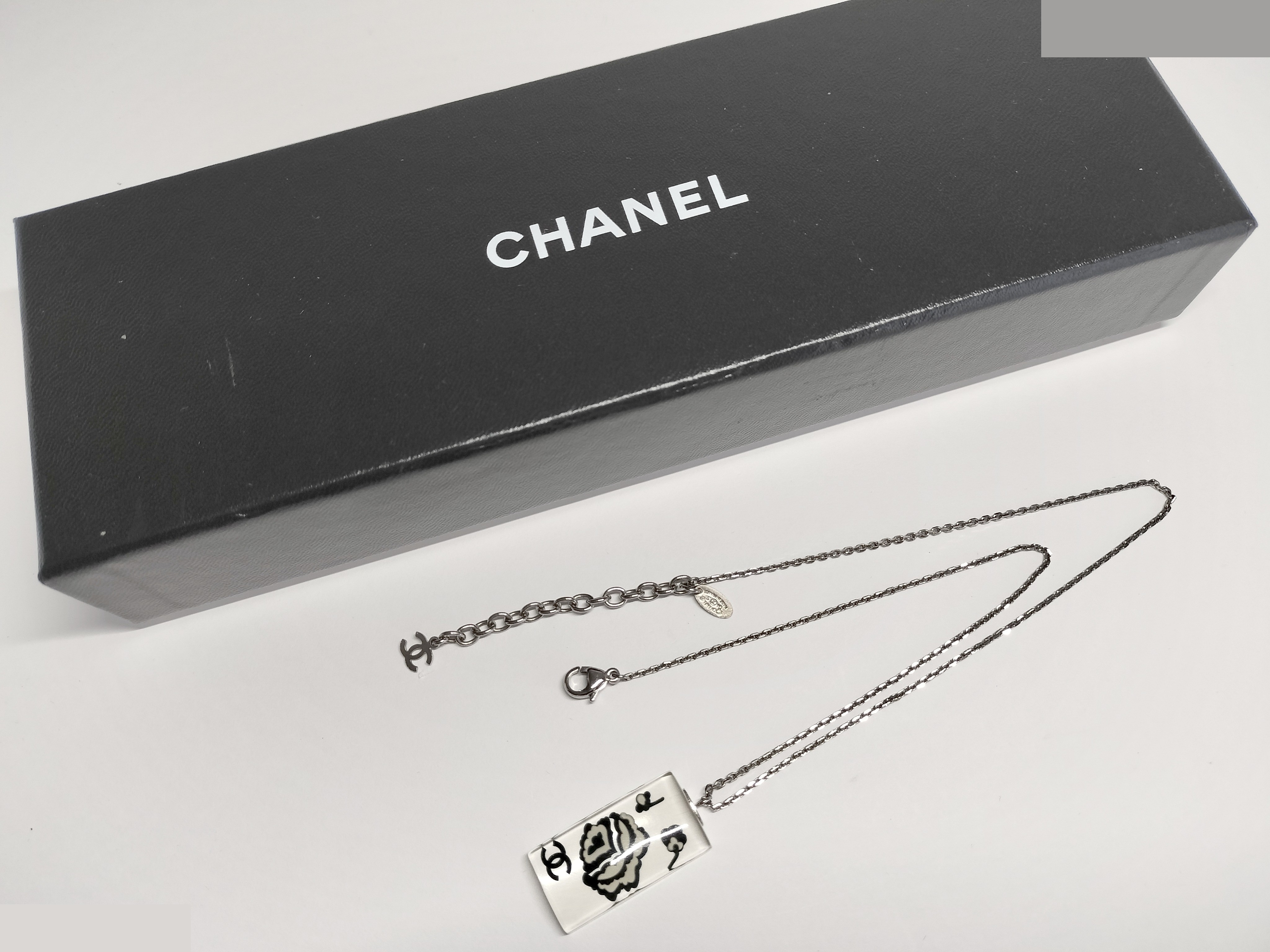 Coco Camellia Plastic Silver Necklace, Chain approx. 46cm — view 2