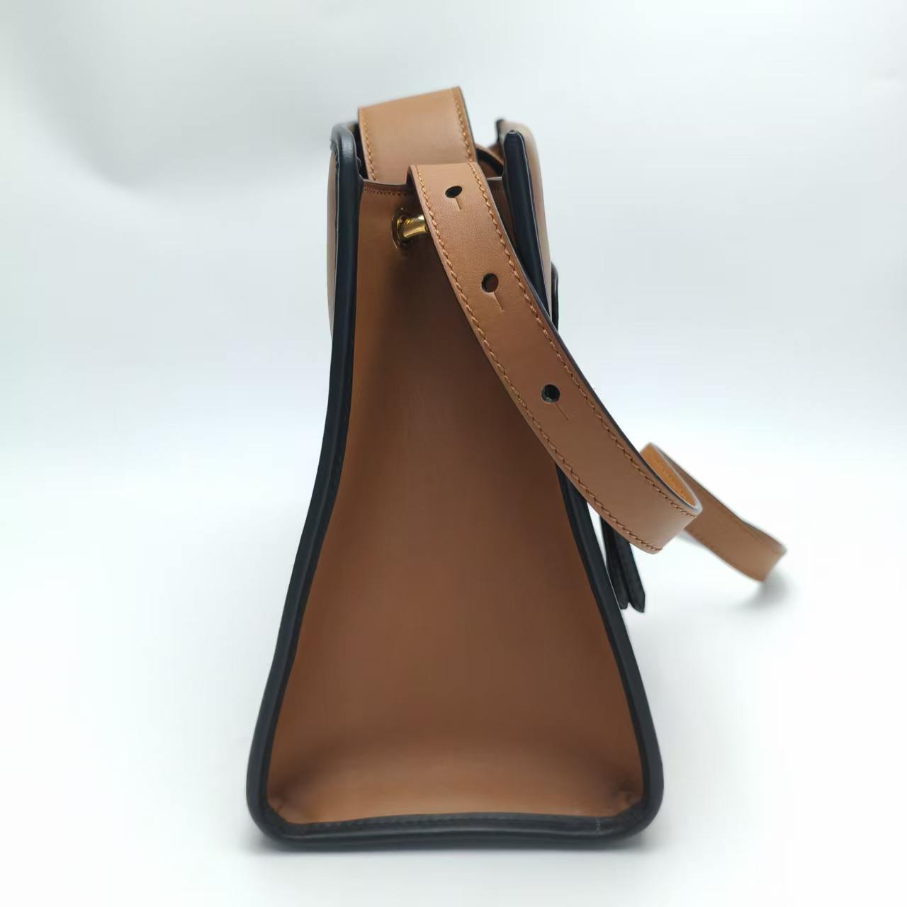 【*Shipped from: China*】FENDI Runaway Leather Shoulder Bag — view 4