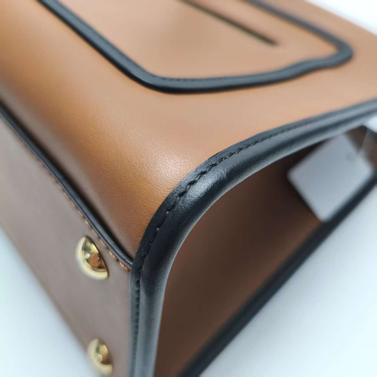 【*Shipped from: China*】FENDI Runaway Leather Shoulder Bag — view 7