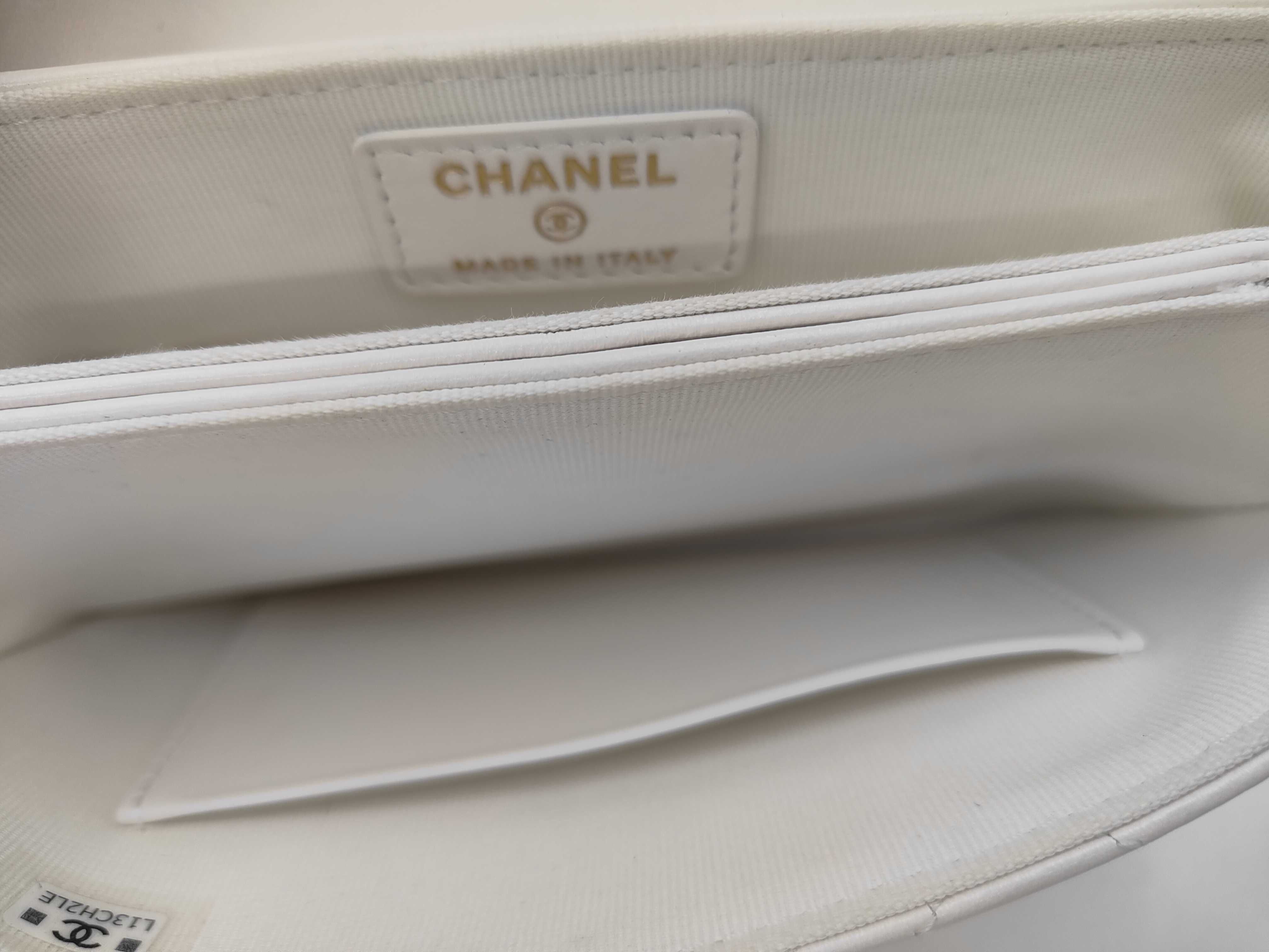 Matelassé Chain Shoulder Bag, Calfskin, White, Silver Hardware, L13CH2LE — view 9