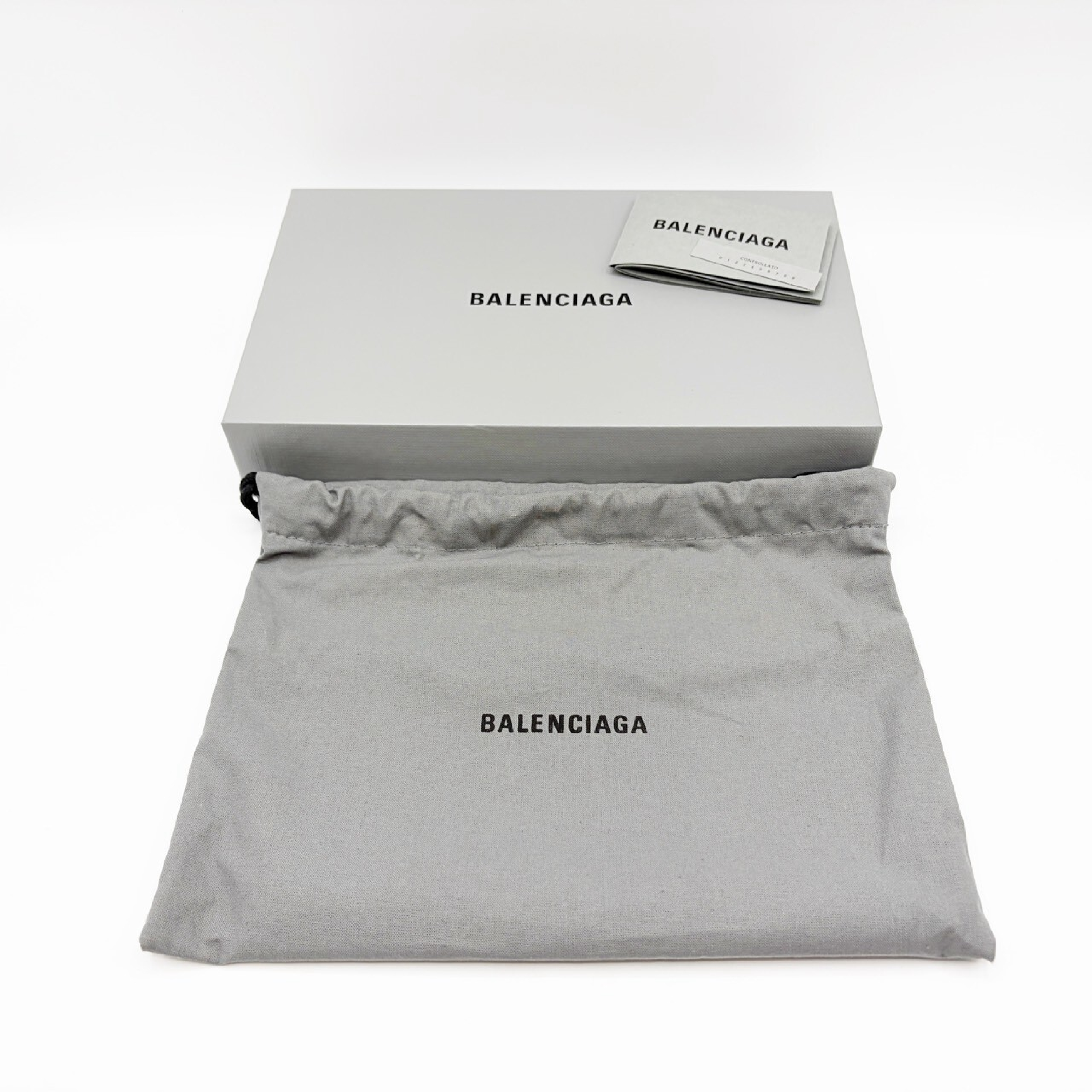 BB logo round zip wallet, gray. — view 11