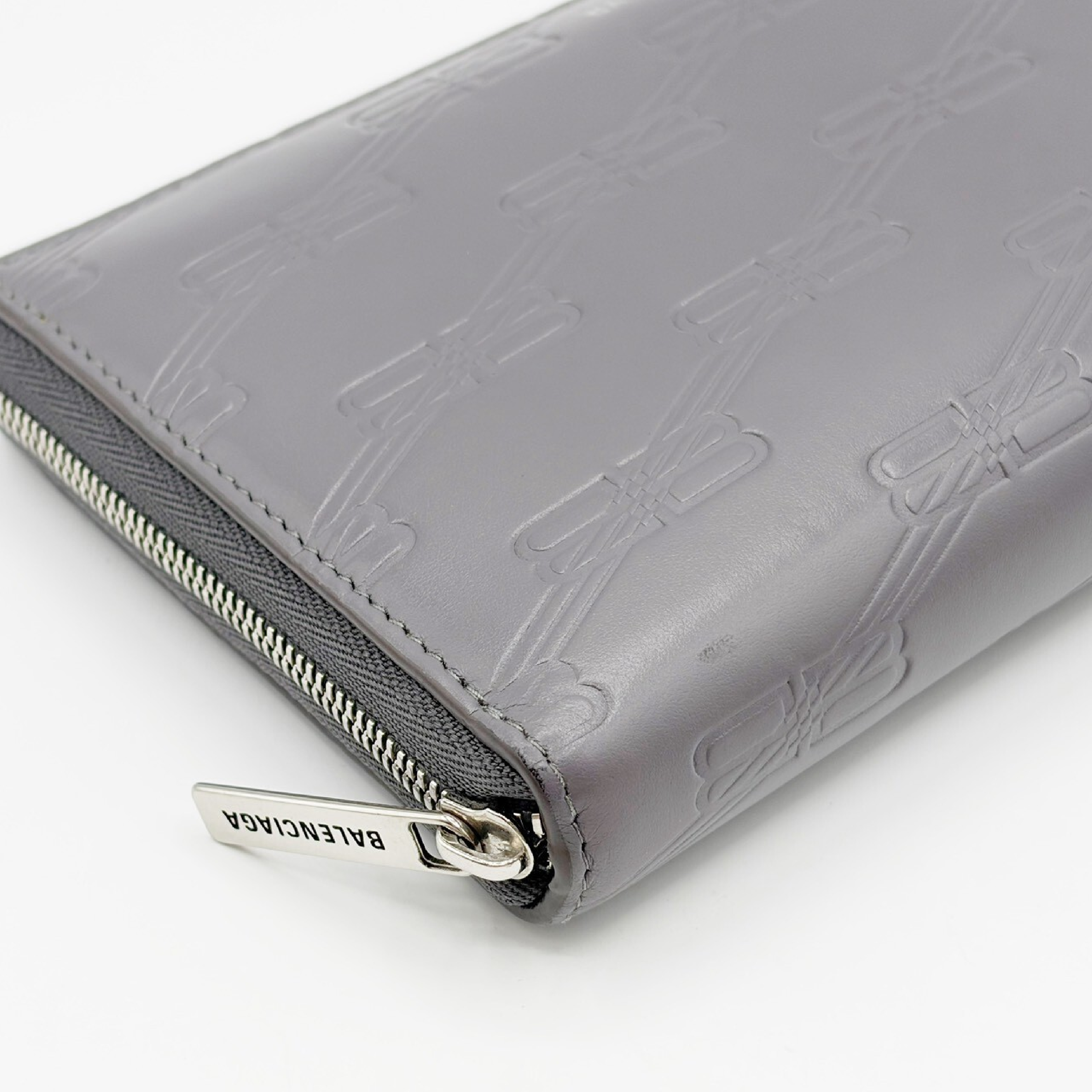 BB logo round zip wallet, gray. — view 4