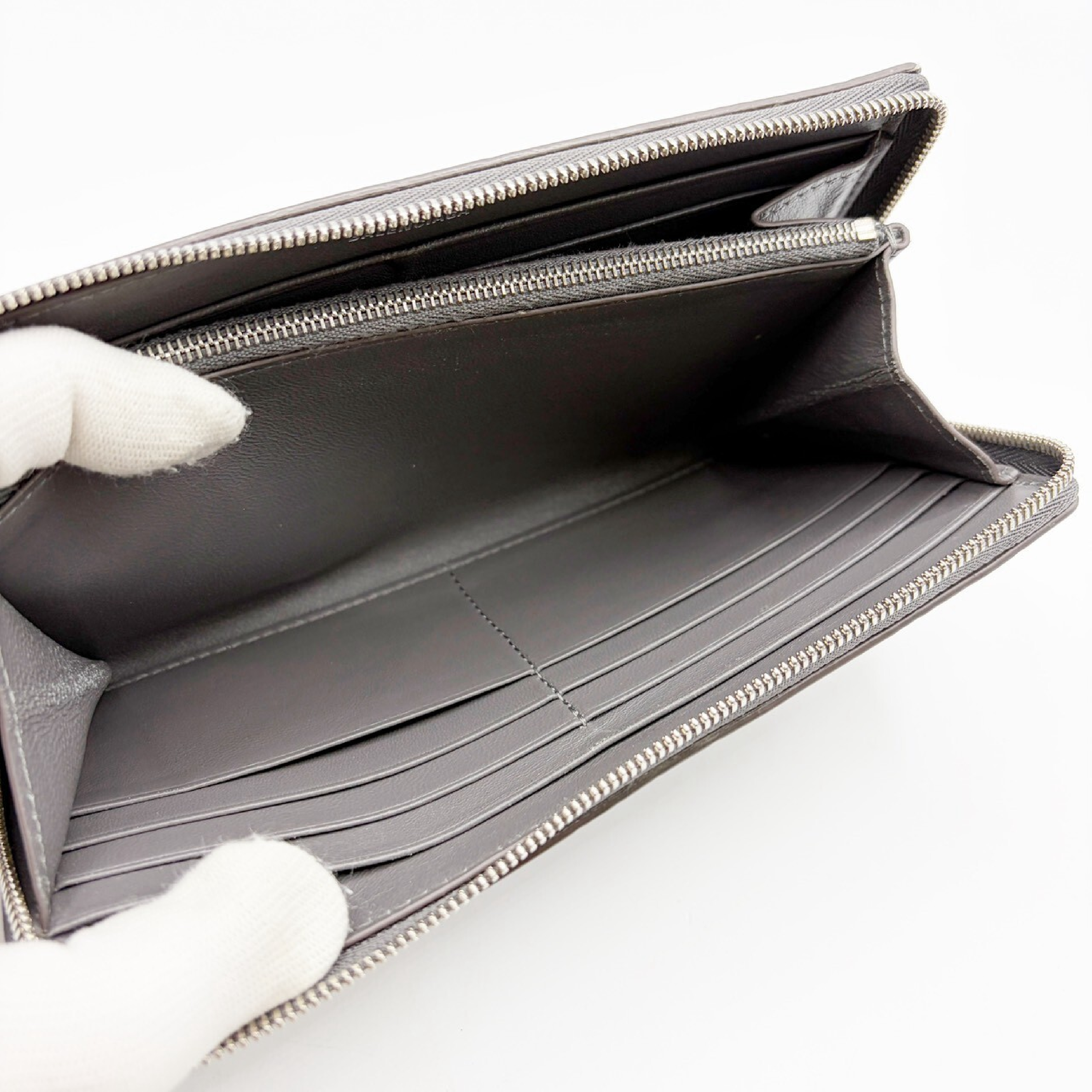 BB logo round zip wallet, gray. — view 9