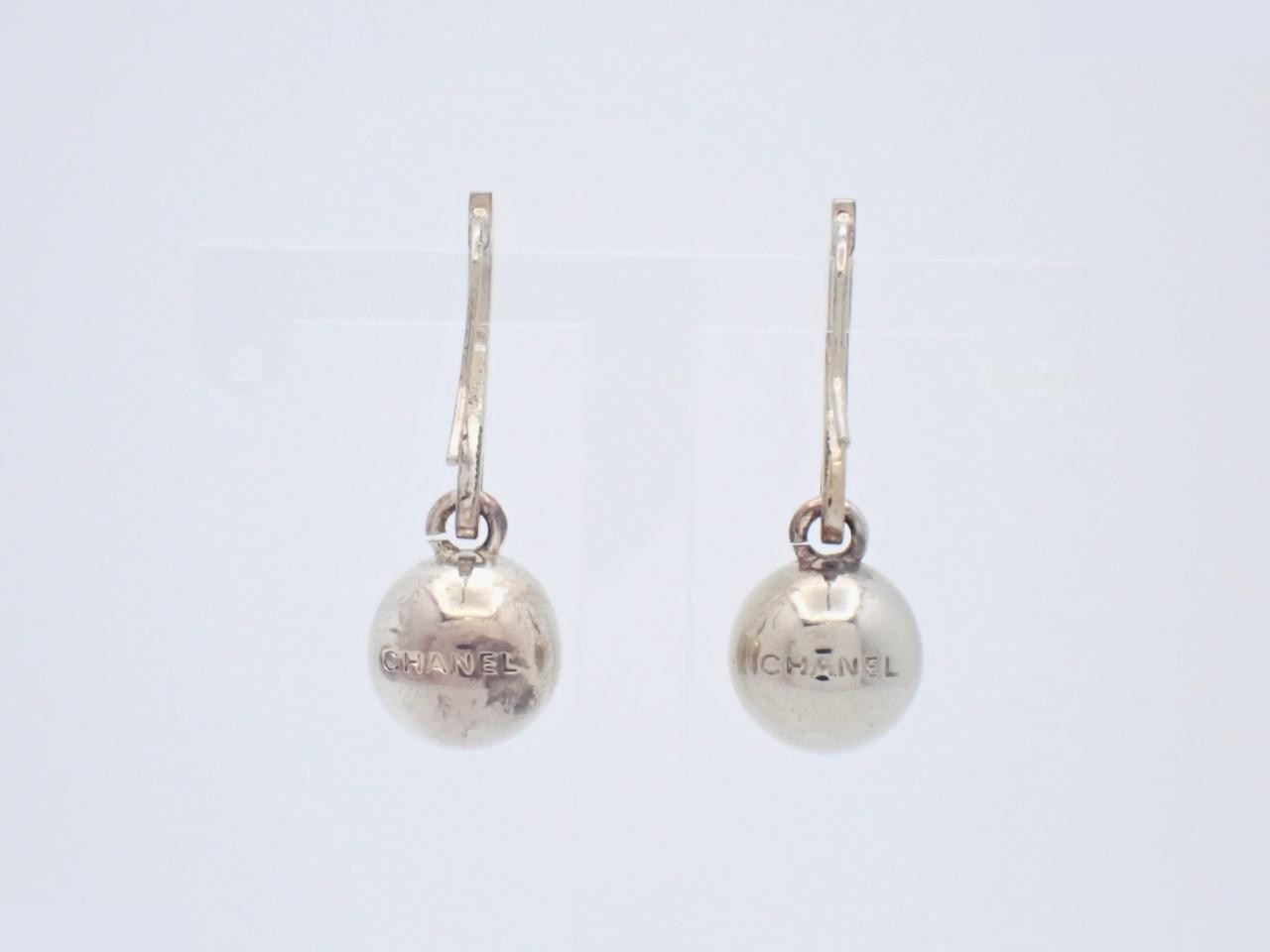 logo ball musical note motif earrings — view 2