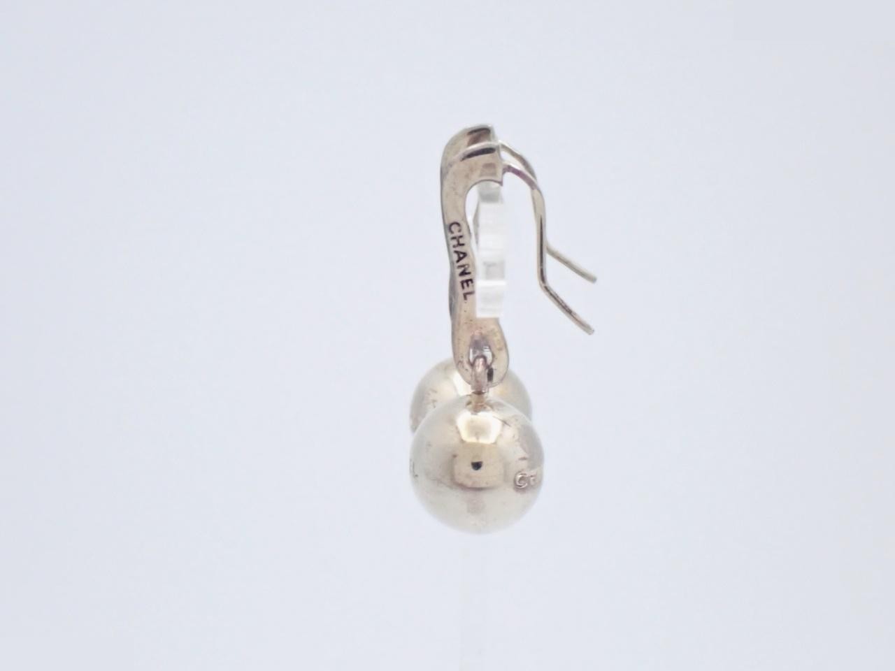 logo ball musical note motif earrings — view 3