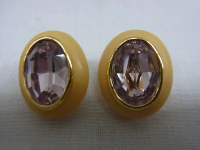 Other lines: Precious metal earrings with stones