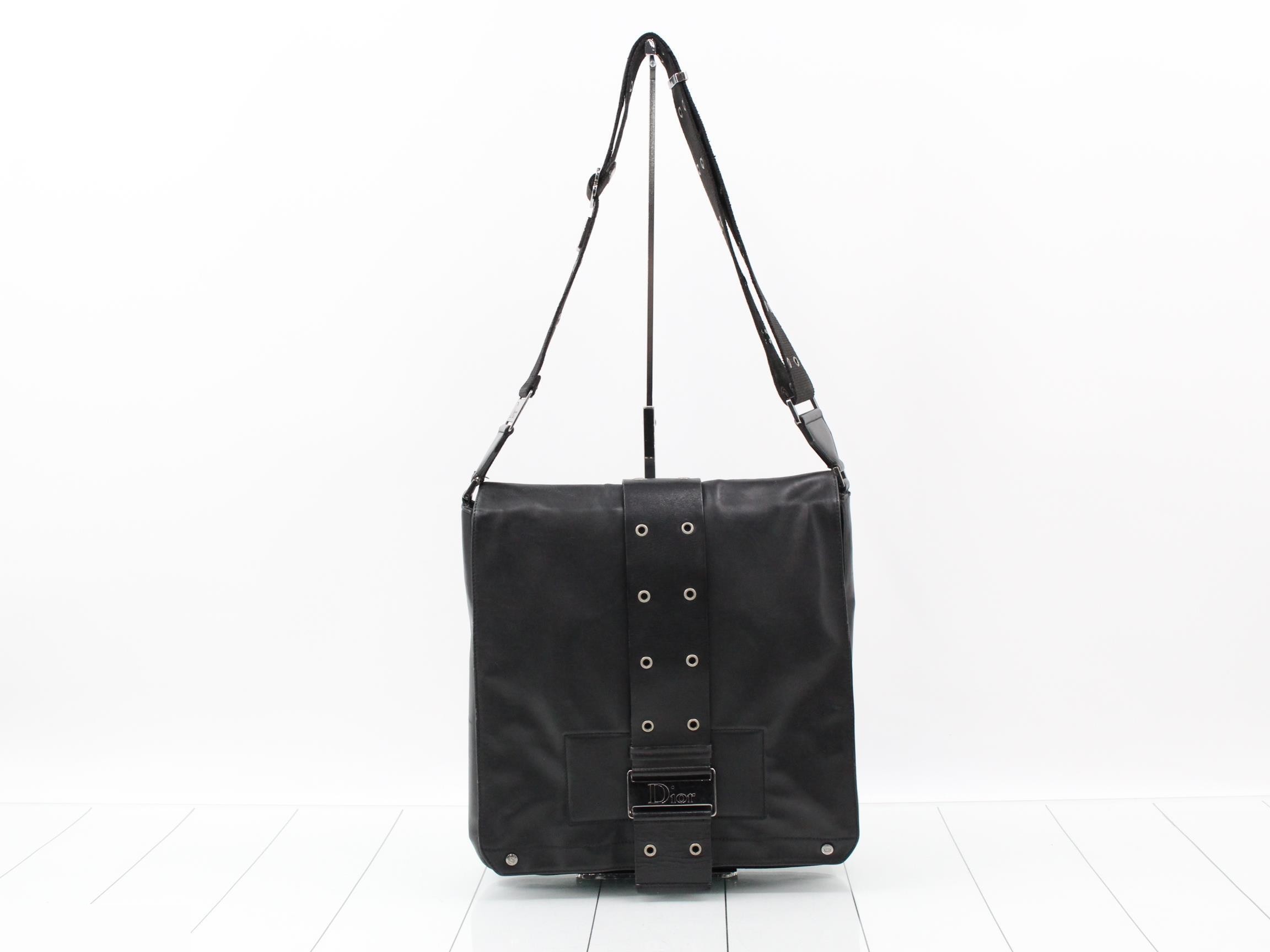 Street Chic Leather Shoulder Bag