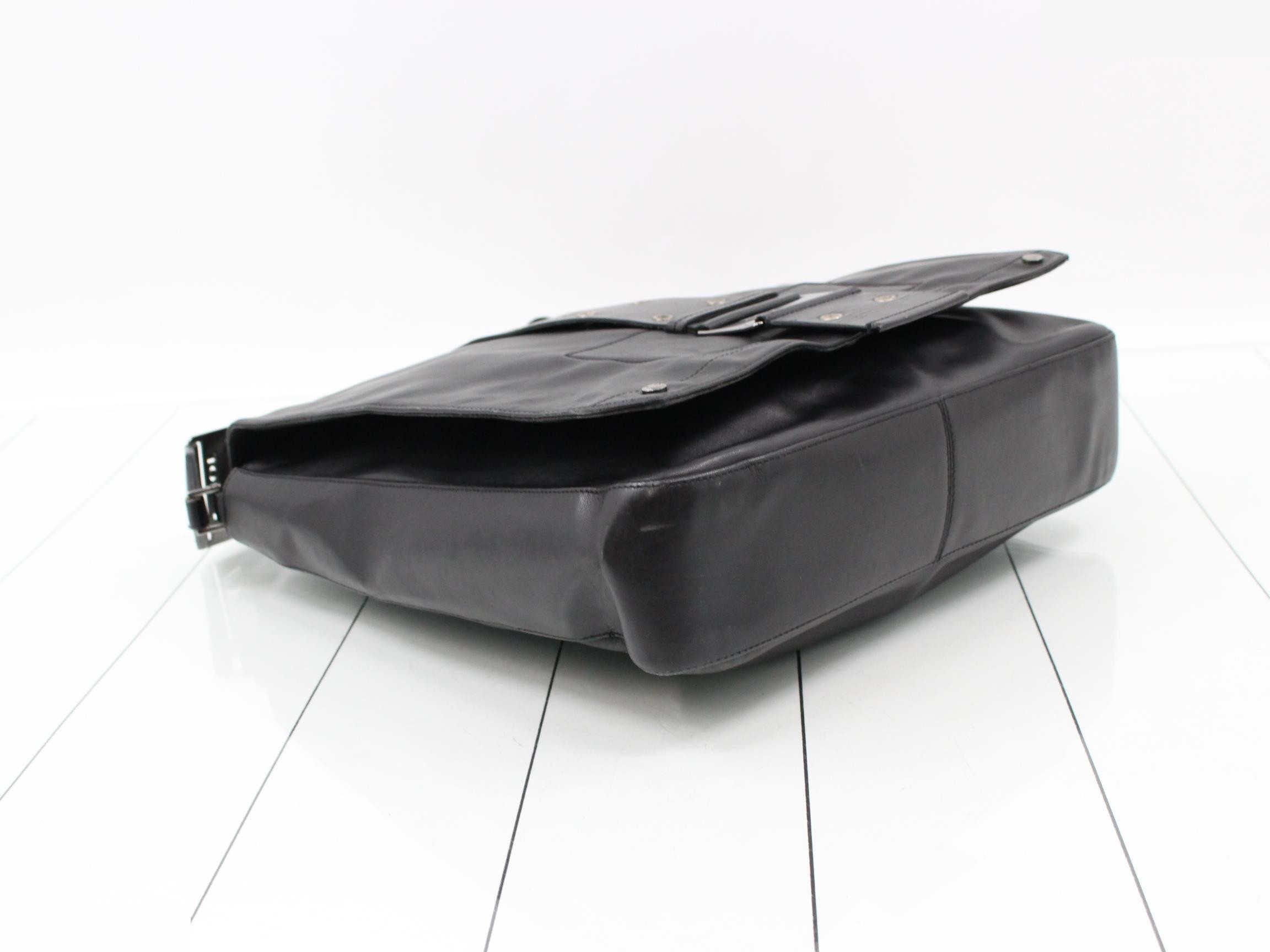 Street Chic Leather Shoulder Bag — view 5