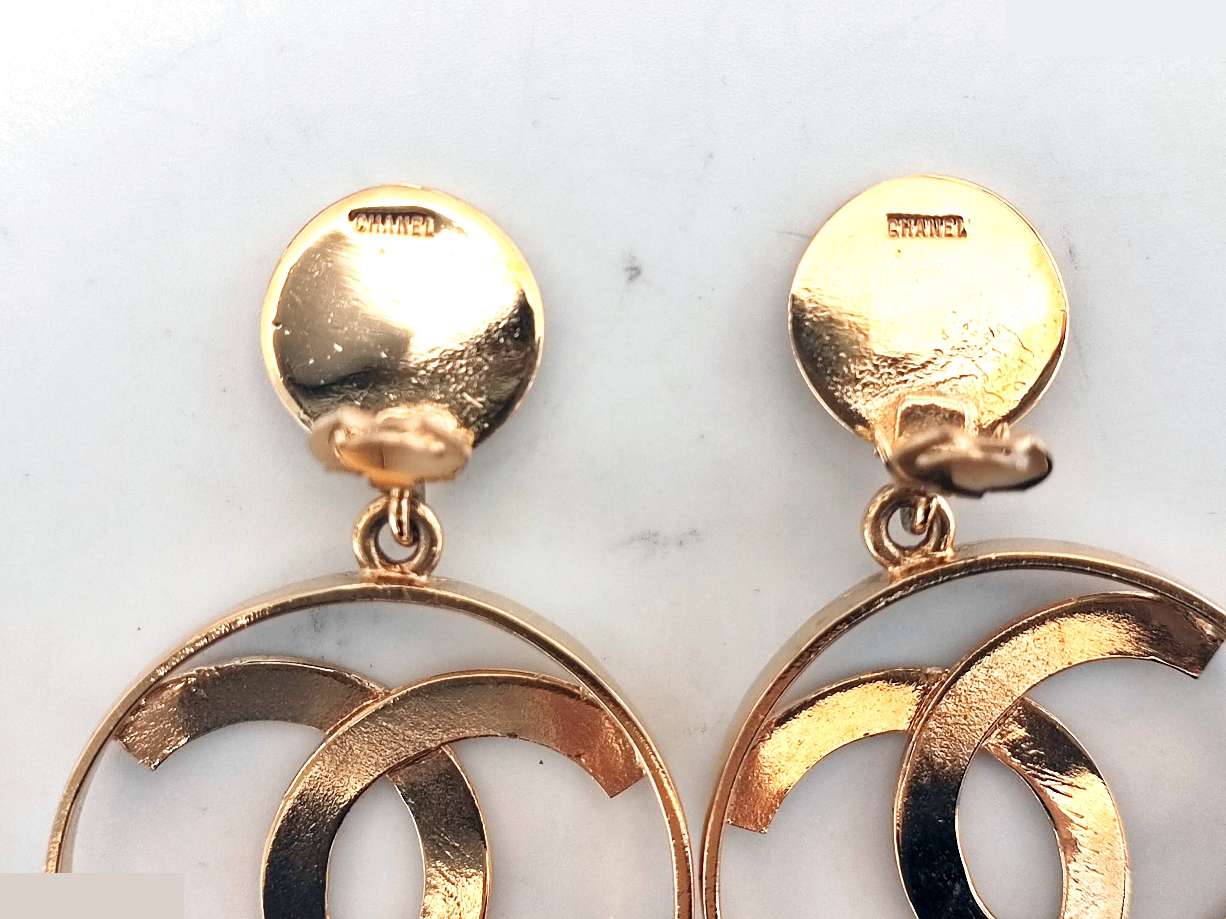 Big Coco Mark Circle Swing Earrings — view 10
