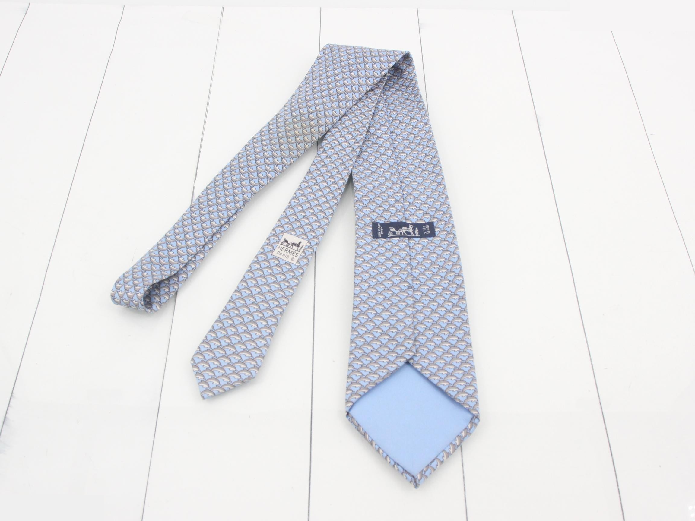 tie — view 2