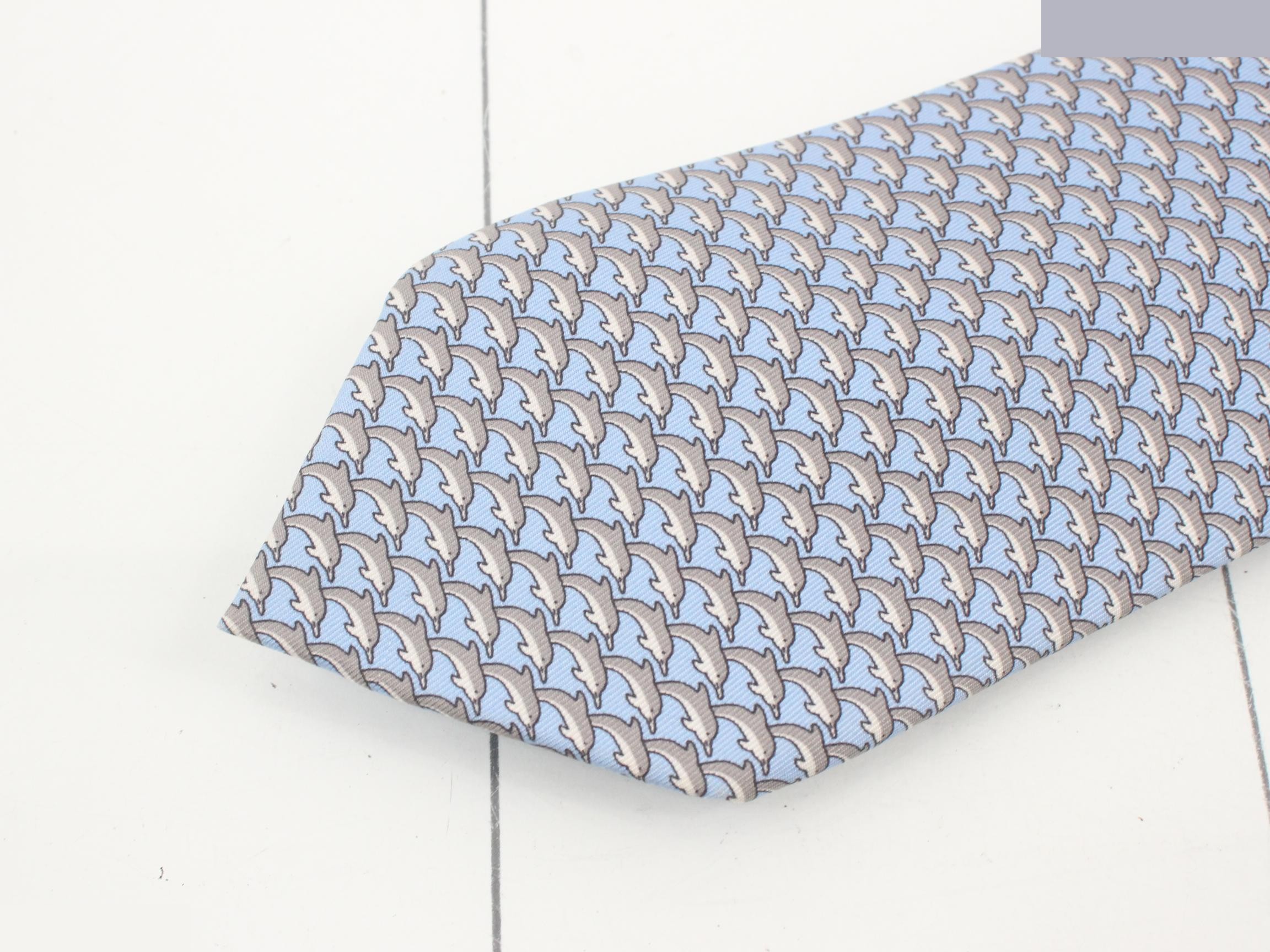 tie — view 3
